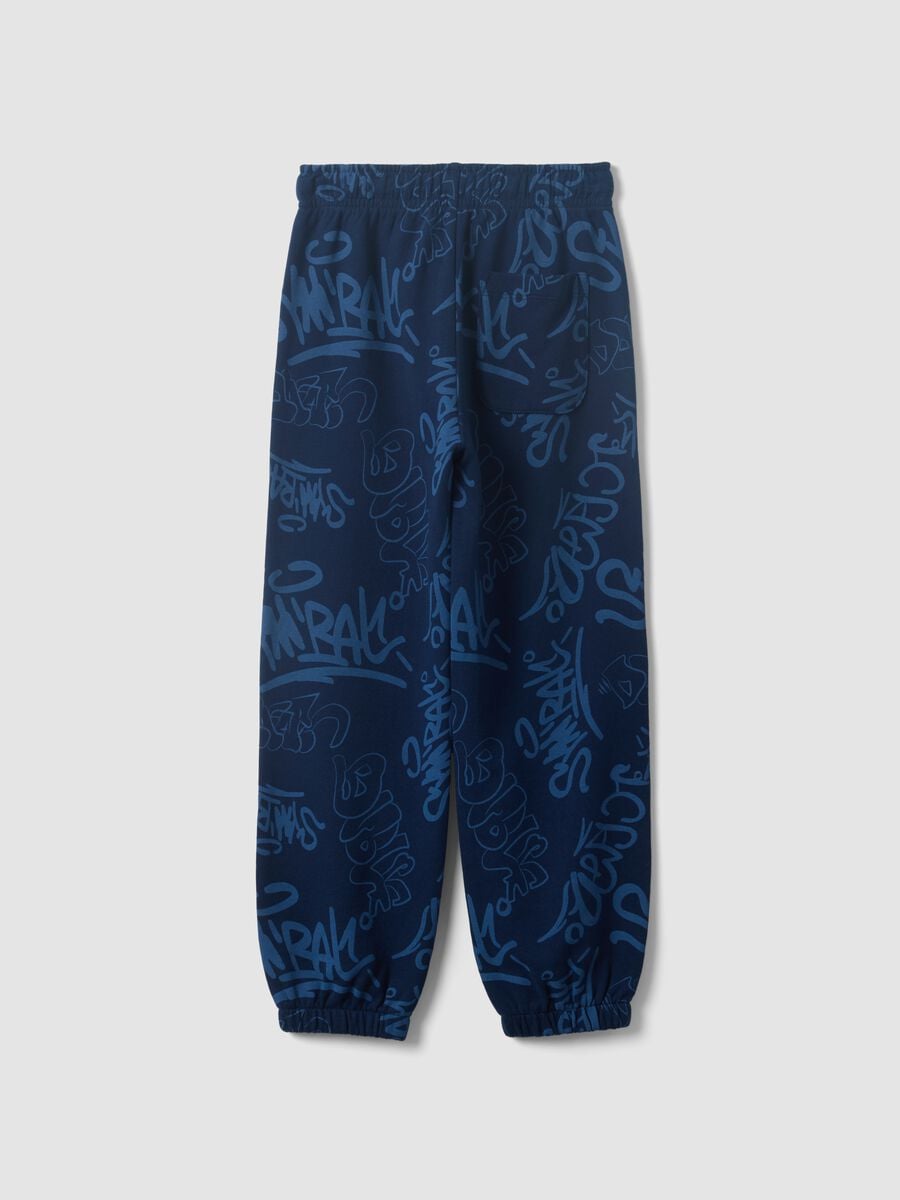 &Mu;&pi;&lambda;&epsilon; jogger &pi;&alpha;&nu;&tau;&epsilon;&lambda;ό&nu;&iota; oversize &alpha;&pi;ό 100% &beta;&alpha;&mu;&beta;ά&kappa;&iota; &mu;&epsilon; all-over &sigma;&tau;ά&mu;&pi;&alpha; &gamma;&rho;&alpha;&mu;&mu;ά&tau;&omega;&nu; &gamma;&iota;&alpha; &alpha;&gamma;ό&rho;&iota;_1