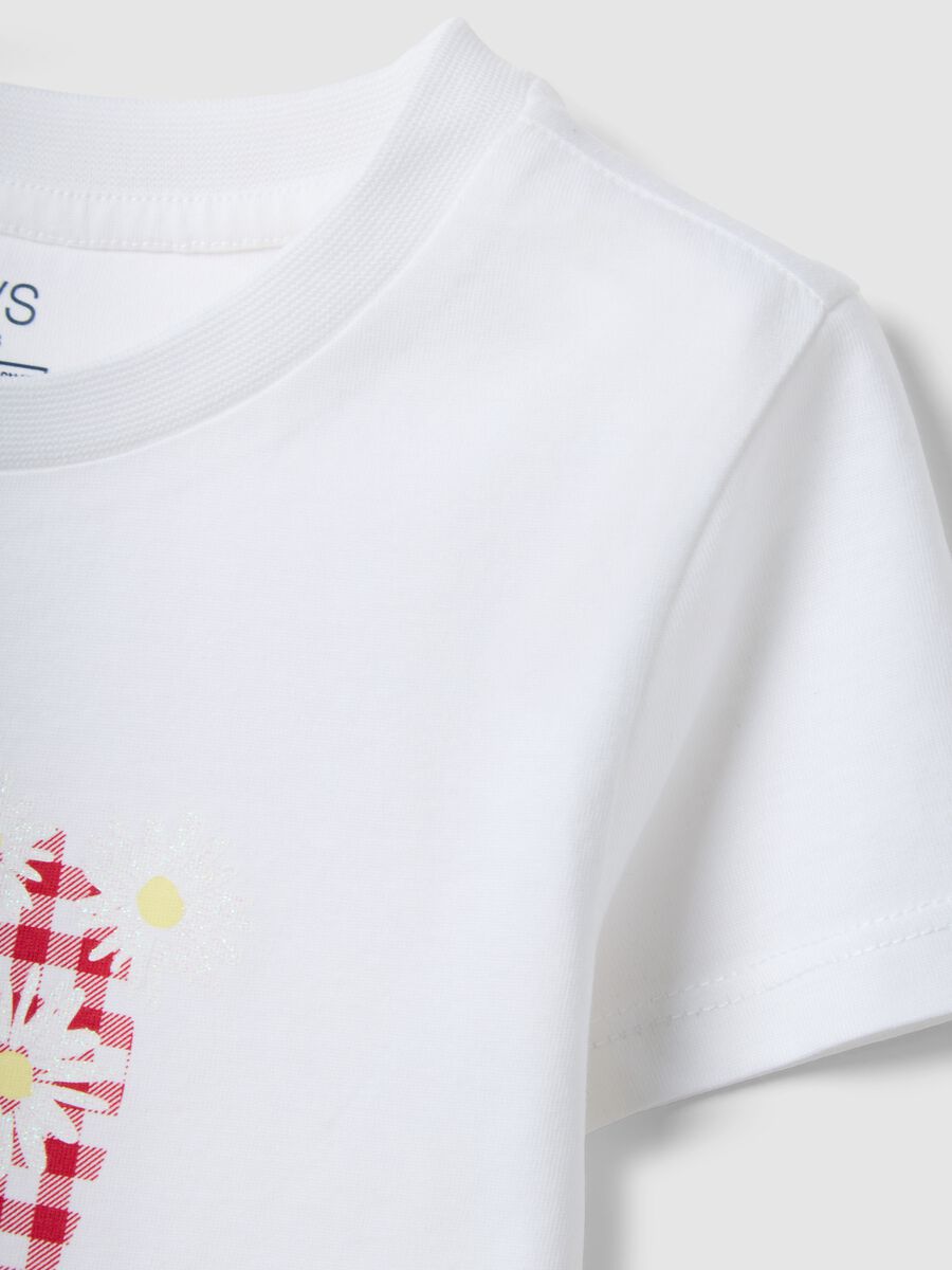 White regular fit pure cotton t-shirt with print for girls_3