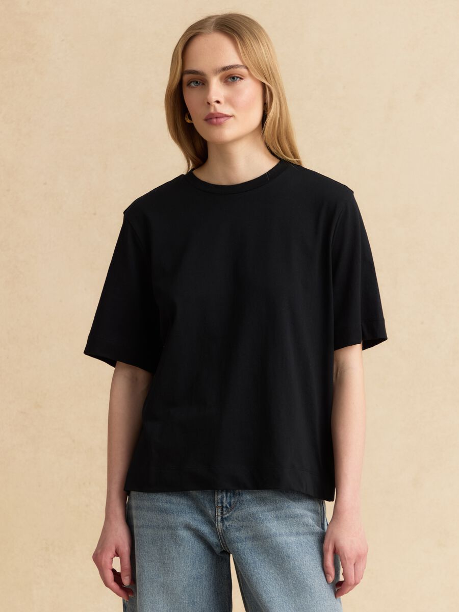 &Mu;&alpha;ύ&rho;&omicron; &kappa;&omicron;&nu;&tau;&omicron;&mu;ά&nu;&iota;&kappa;&omicron; T-shirt &alpha;&pi;ό 100% &beta;&alpha;&mu;&beta;ά&kappa;&iota;_1