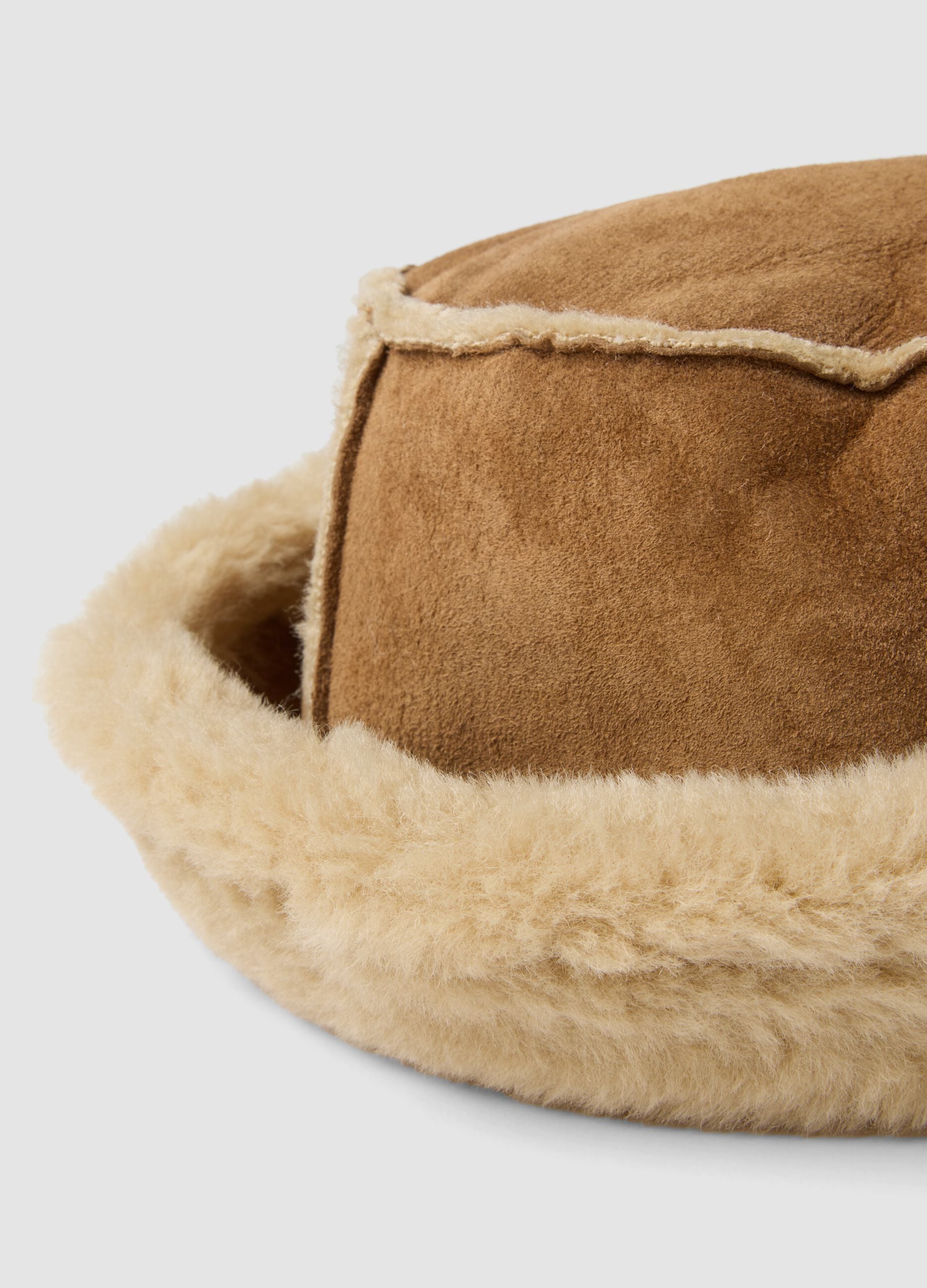 Brown genuine leather hat with shearling-effect trim