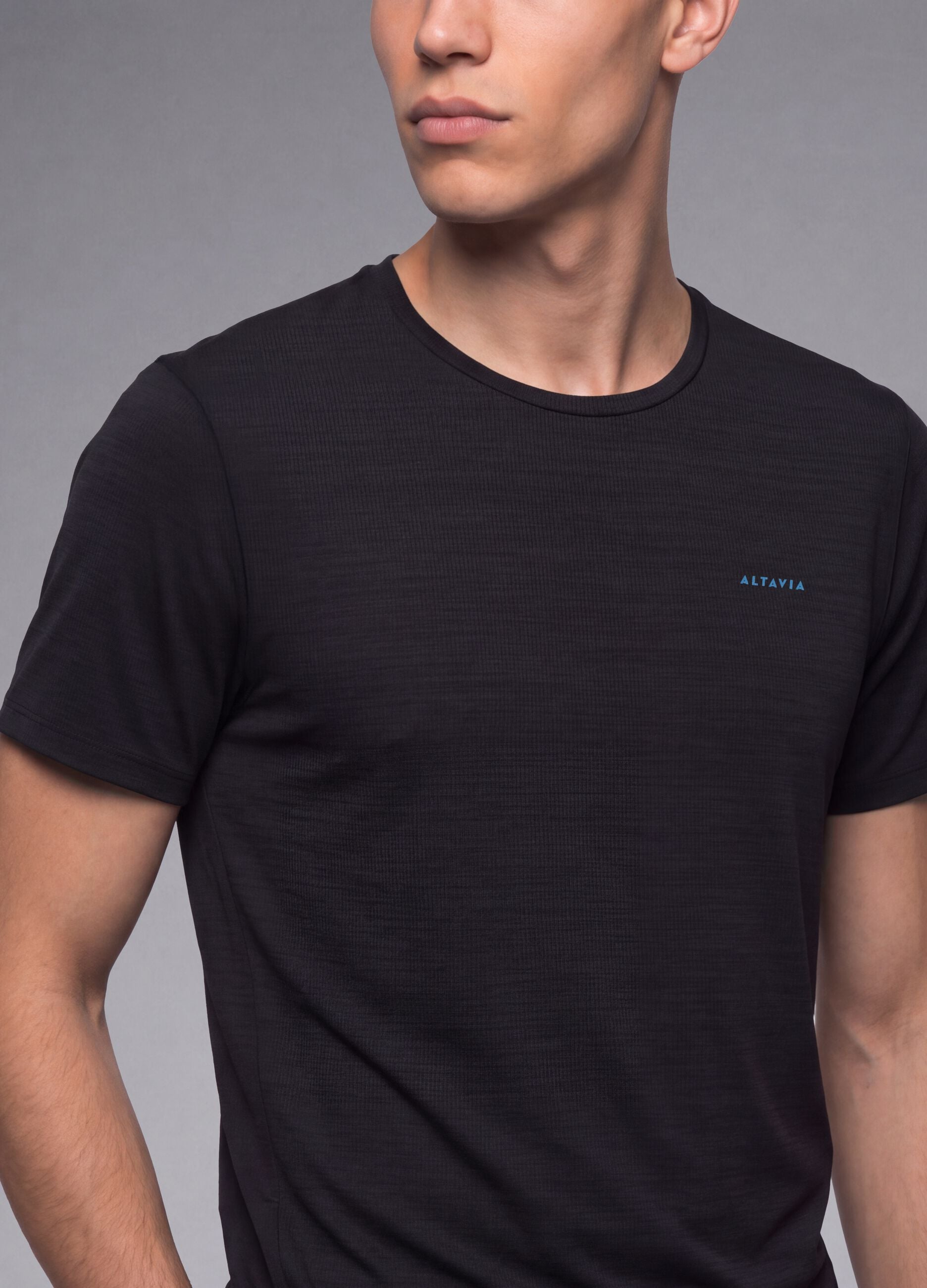ALTAVIA black breathable technical slim-fit T-shirt