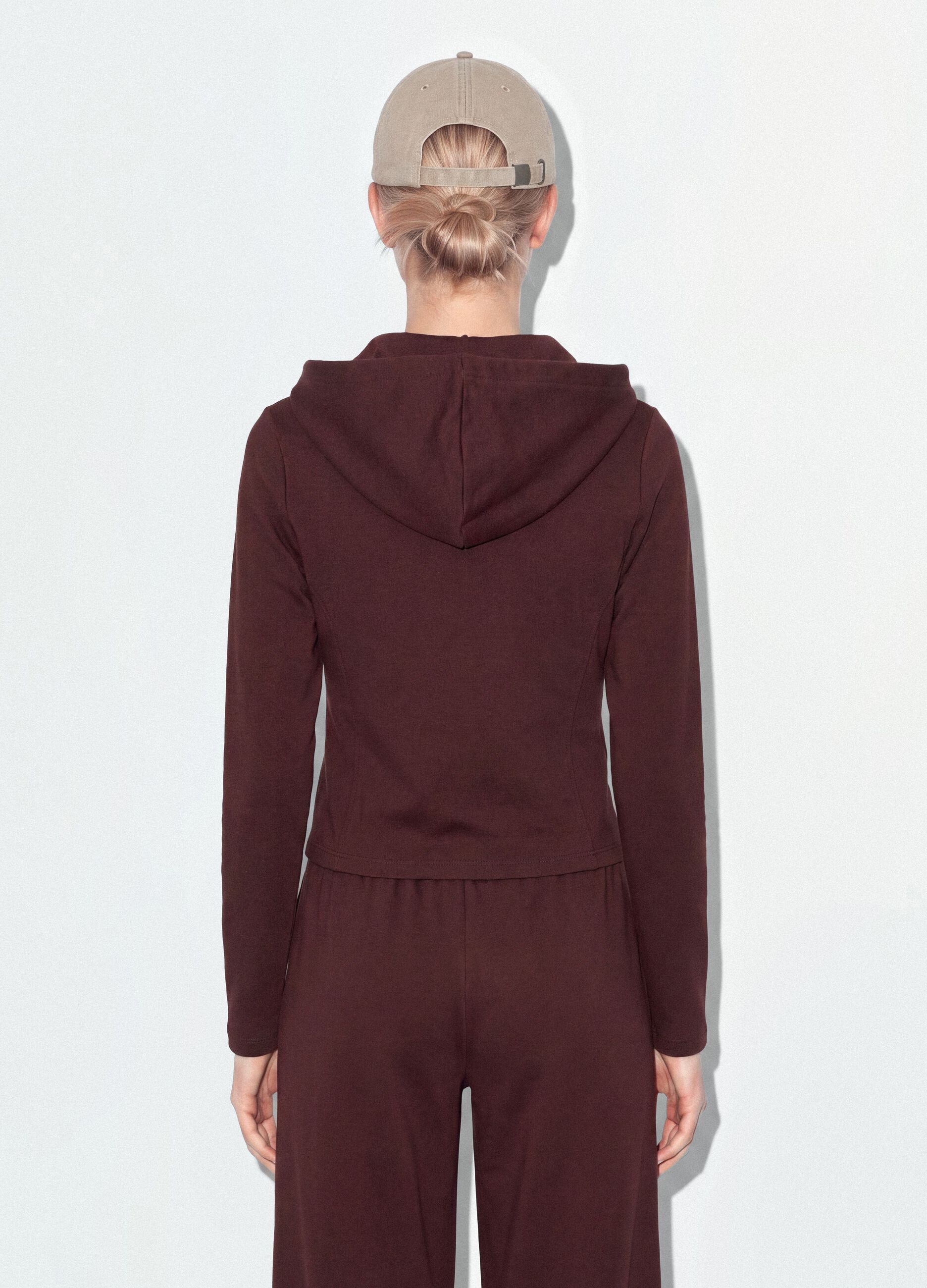 Brown full-zip hoodie in pure cotton with fitted cut