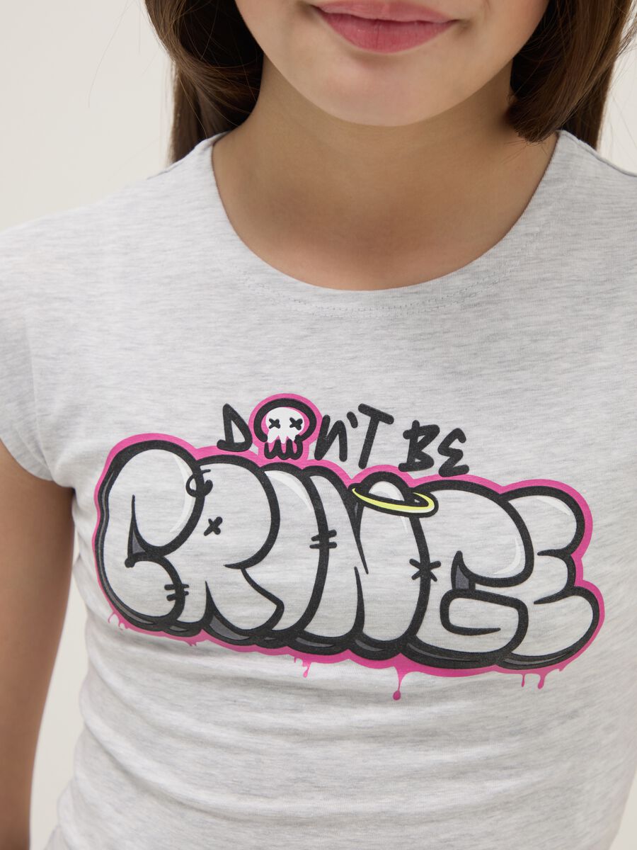 Grey stretchy cotton slim fit girl's T-shirt with print_2