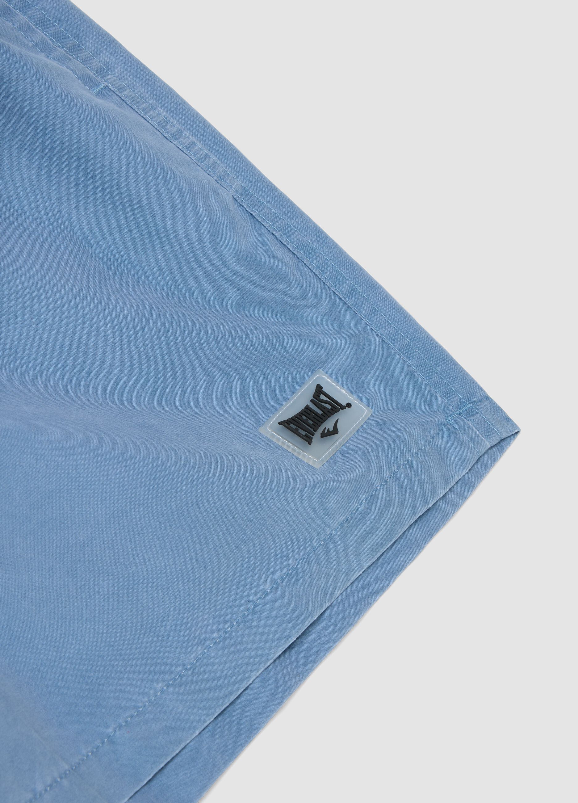 Cal&ccedil;&otilde;es de banho azuis com cord&atilde;o na cintura