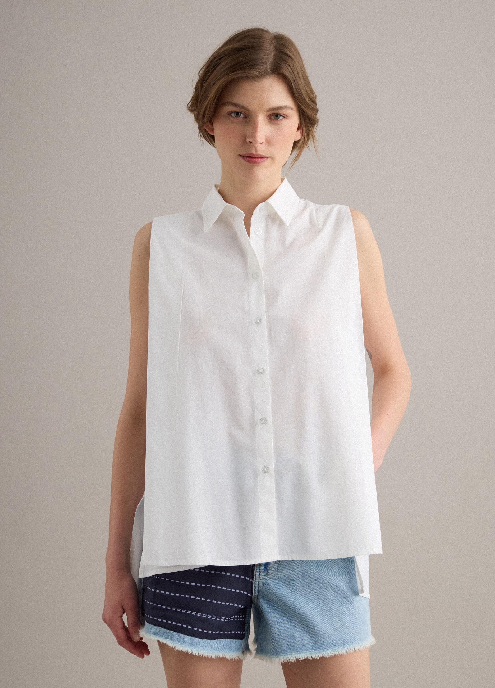 Camisa blanca de algod&oacute;n puro con cuello cl&aacute;sico
