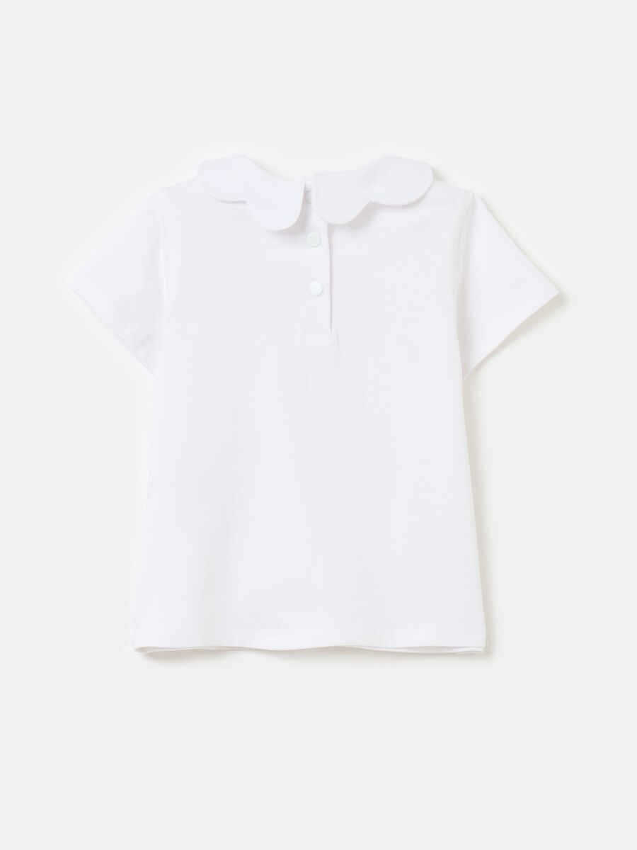 Camiseta de algodón elástico con cuello flor_1