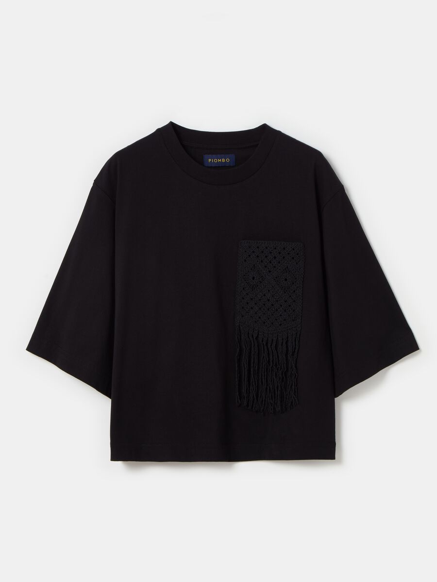 Oversized T-shirt with crochet pocket and fringing_3
