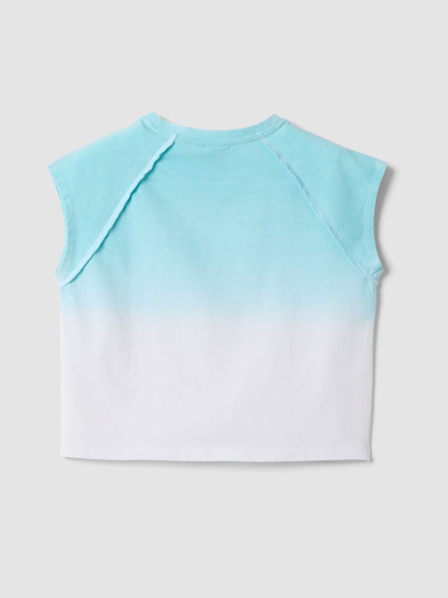T-shirt azzurra in cotone elasticizzato a maniche corte per bambina regular fit_1