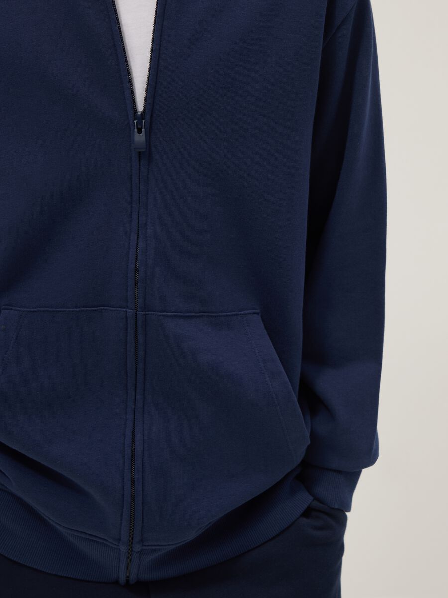 Blue regular fit cotton hoodie for boys_2