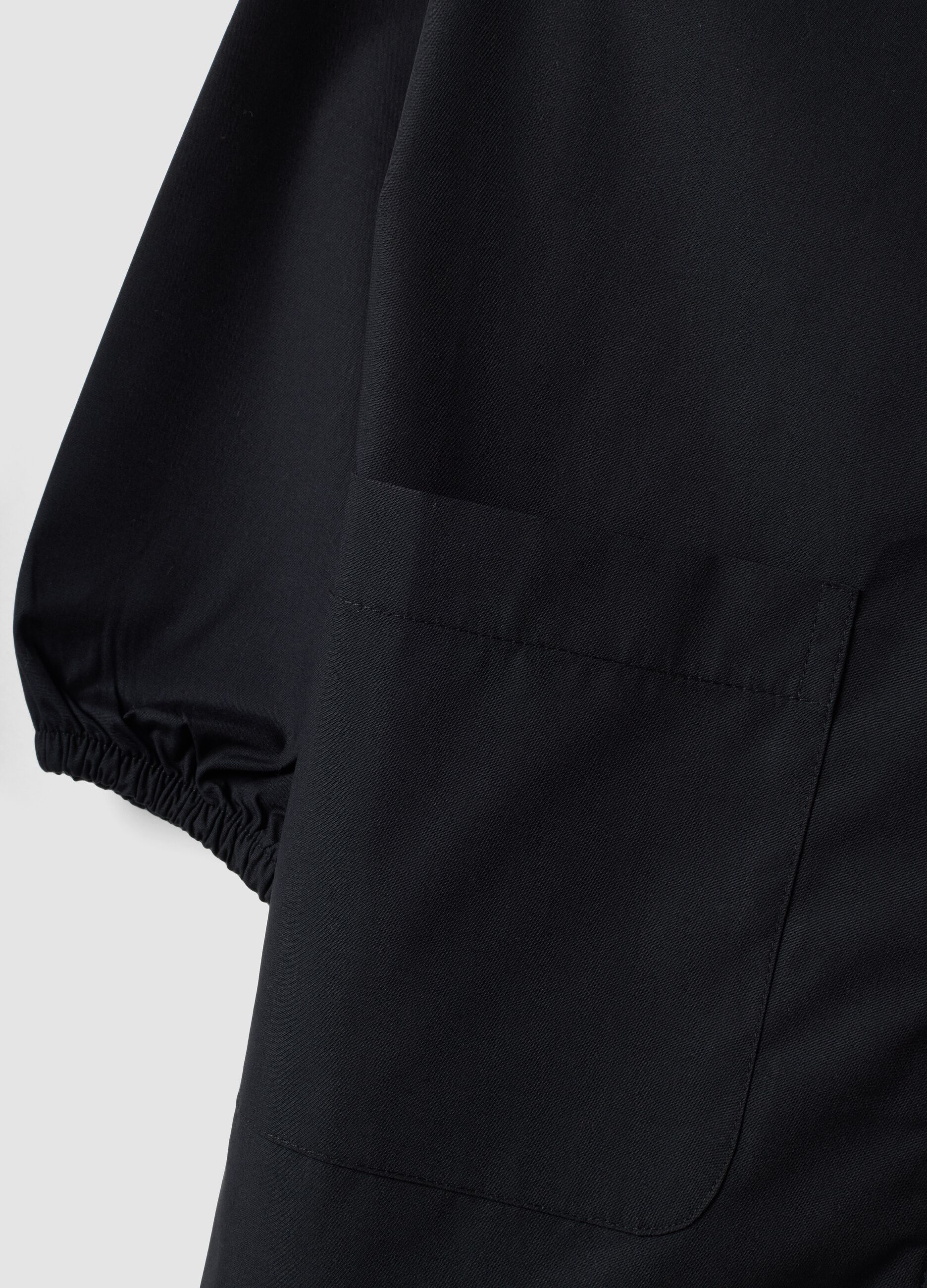 Black girls&rsquo; school apron with white collar and zip