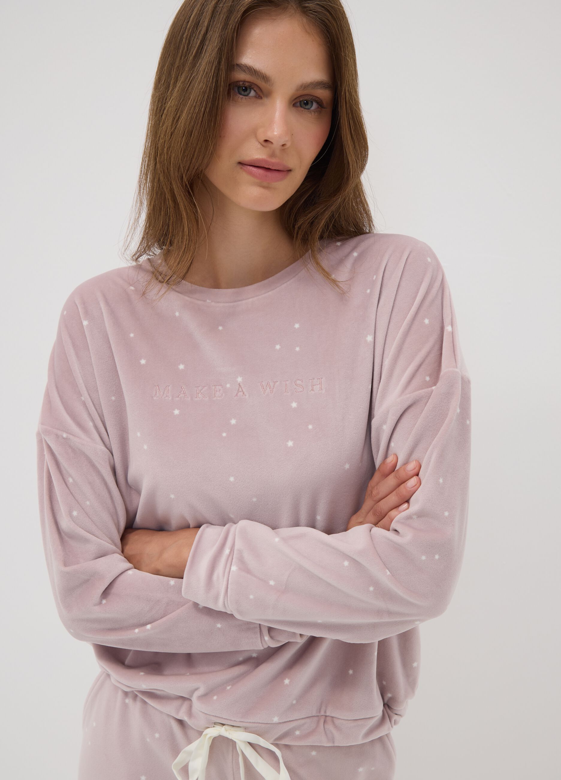Sweat de pijama roxa em tecido el&aacute;stico com estrelinhas