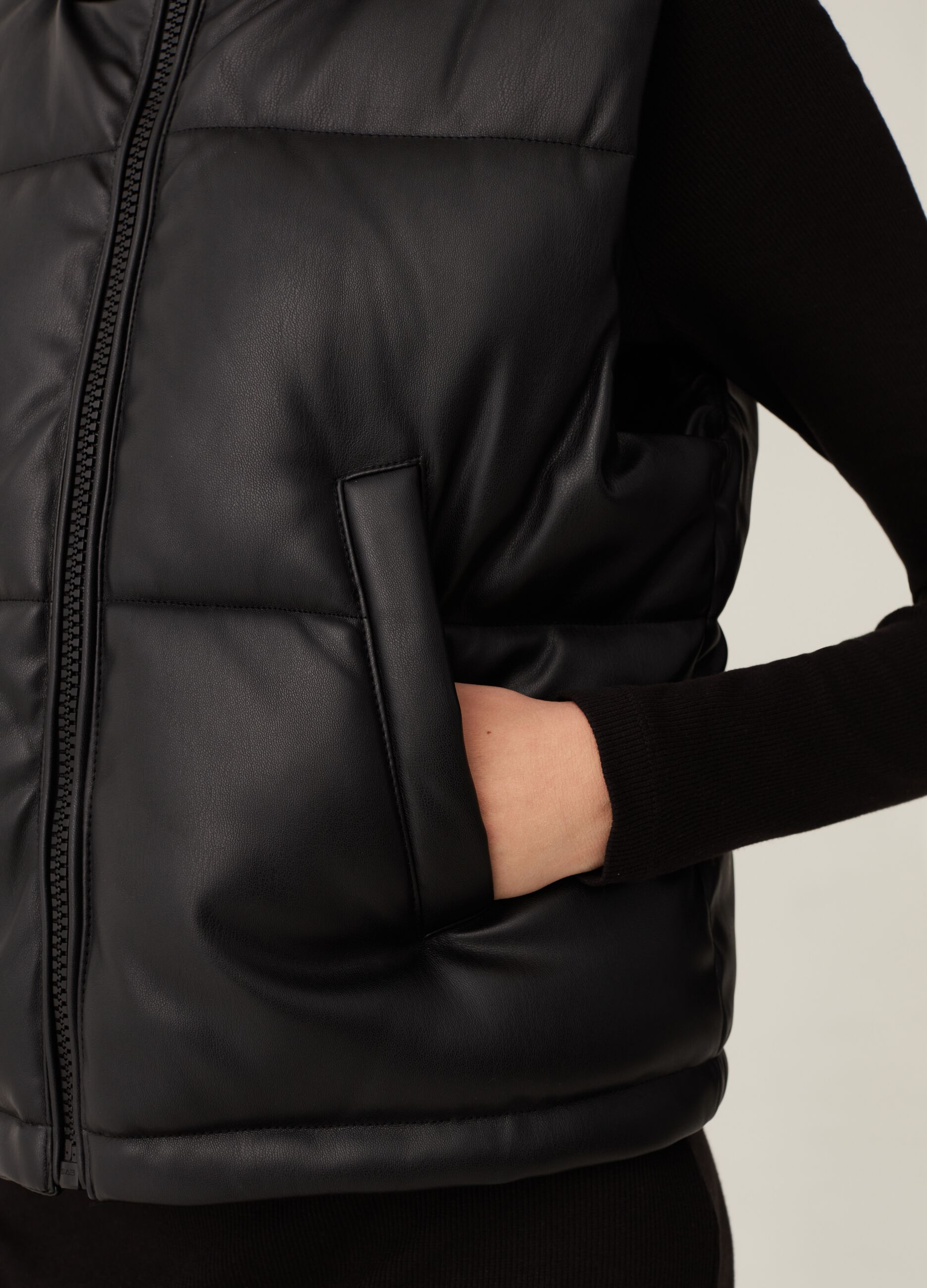 Full-zip quilted gilet with glossy effect_3