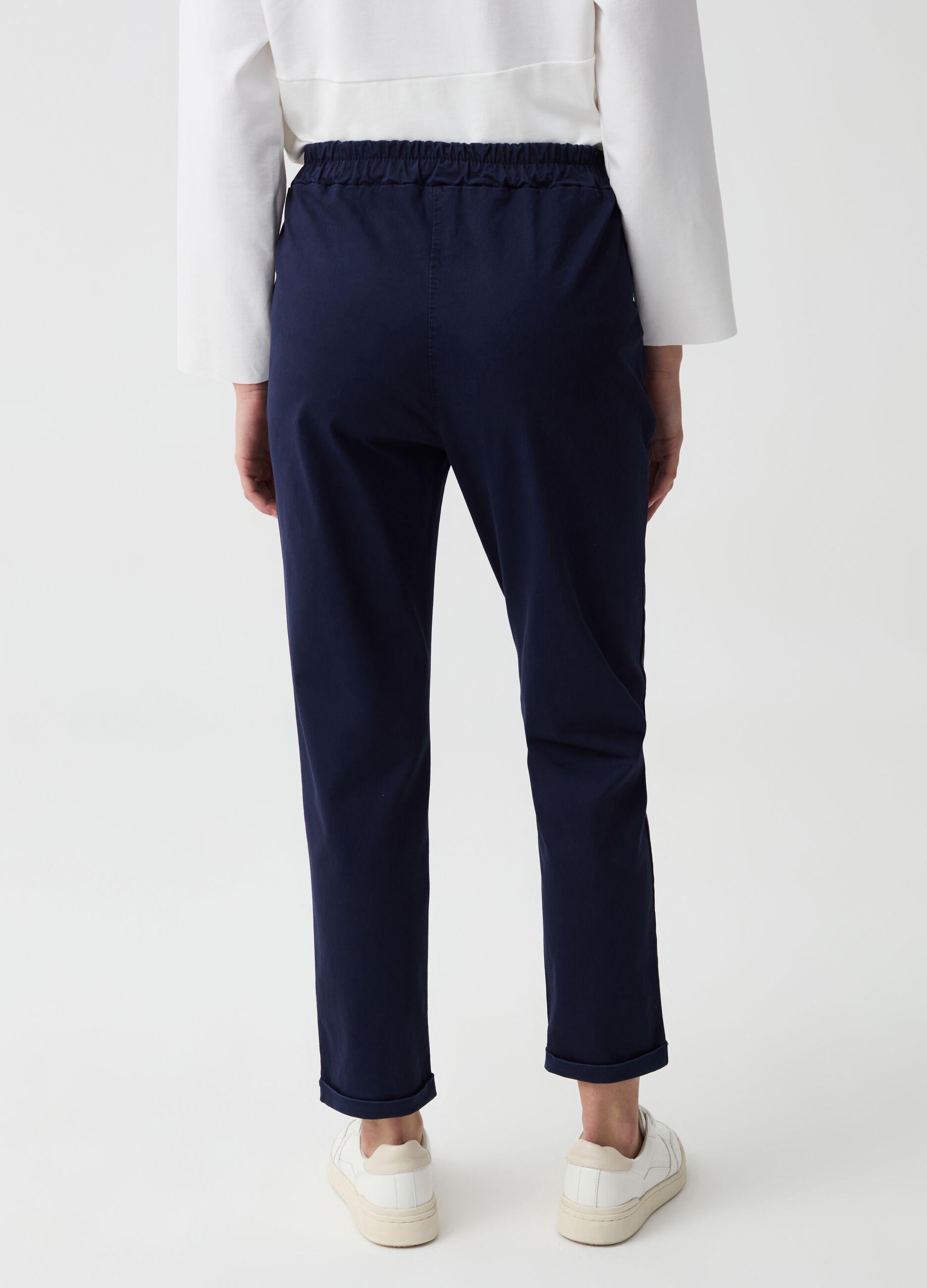 Cigarette trousers with darts and turn-ups