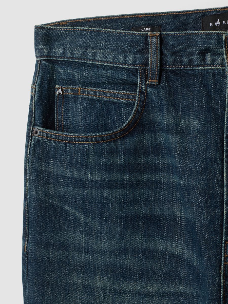 Jeans de ganga azul em algod&atilde;o puro com corte flare_6