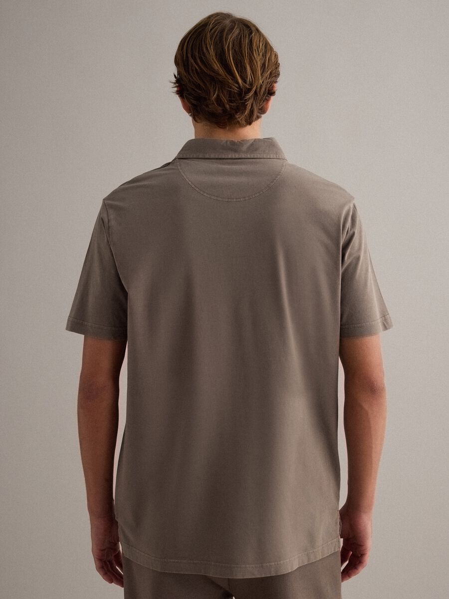 Braunes Kurzarm-Poloshirt aus reiner Baumwolle, Regular Fit_3