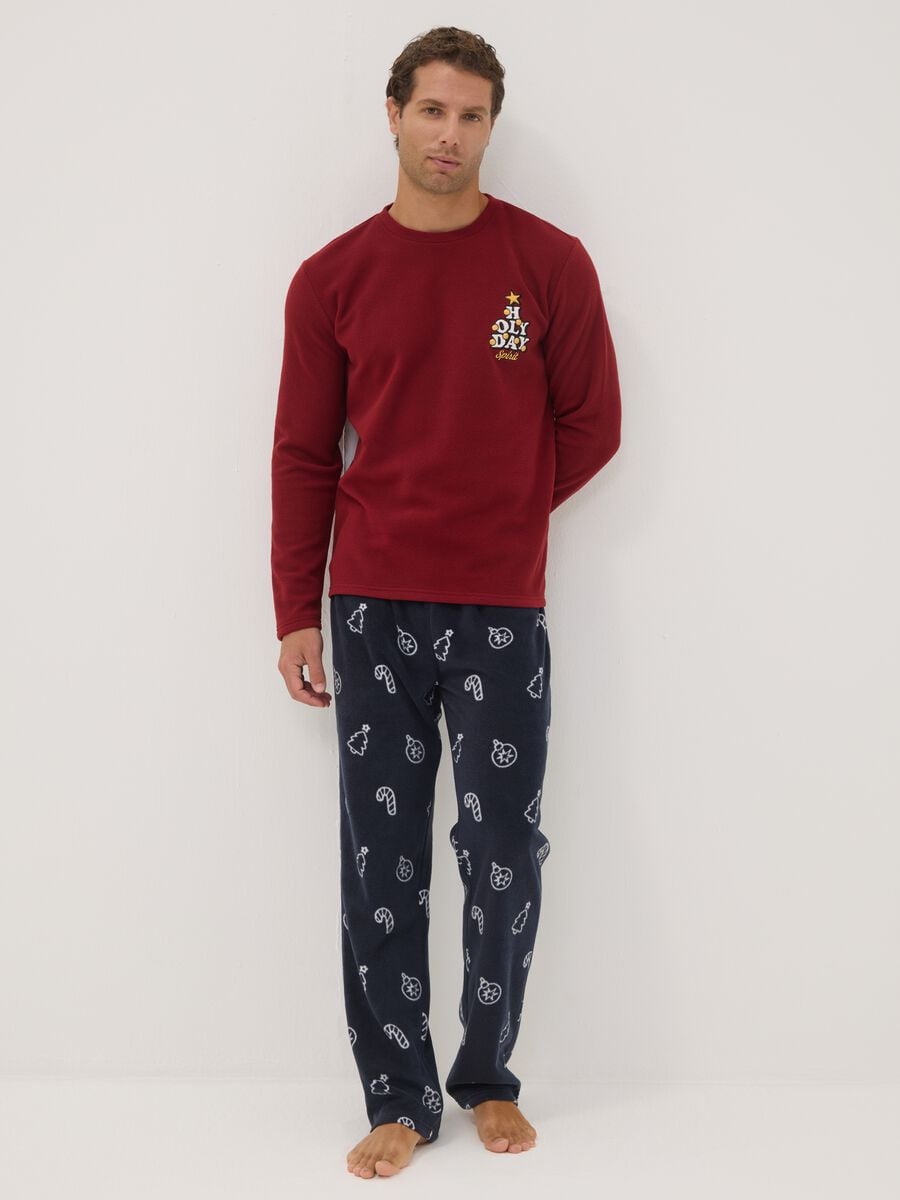 Long red pyjama set with crew neck top and patterned trousers_0