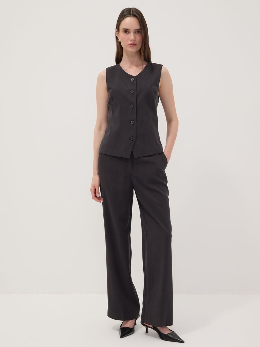 Black slim-fit viscose-blend waistcoat_2