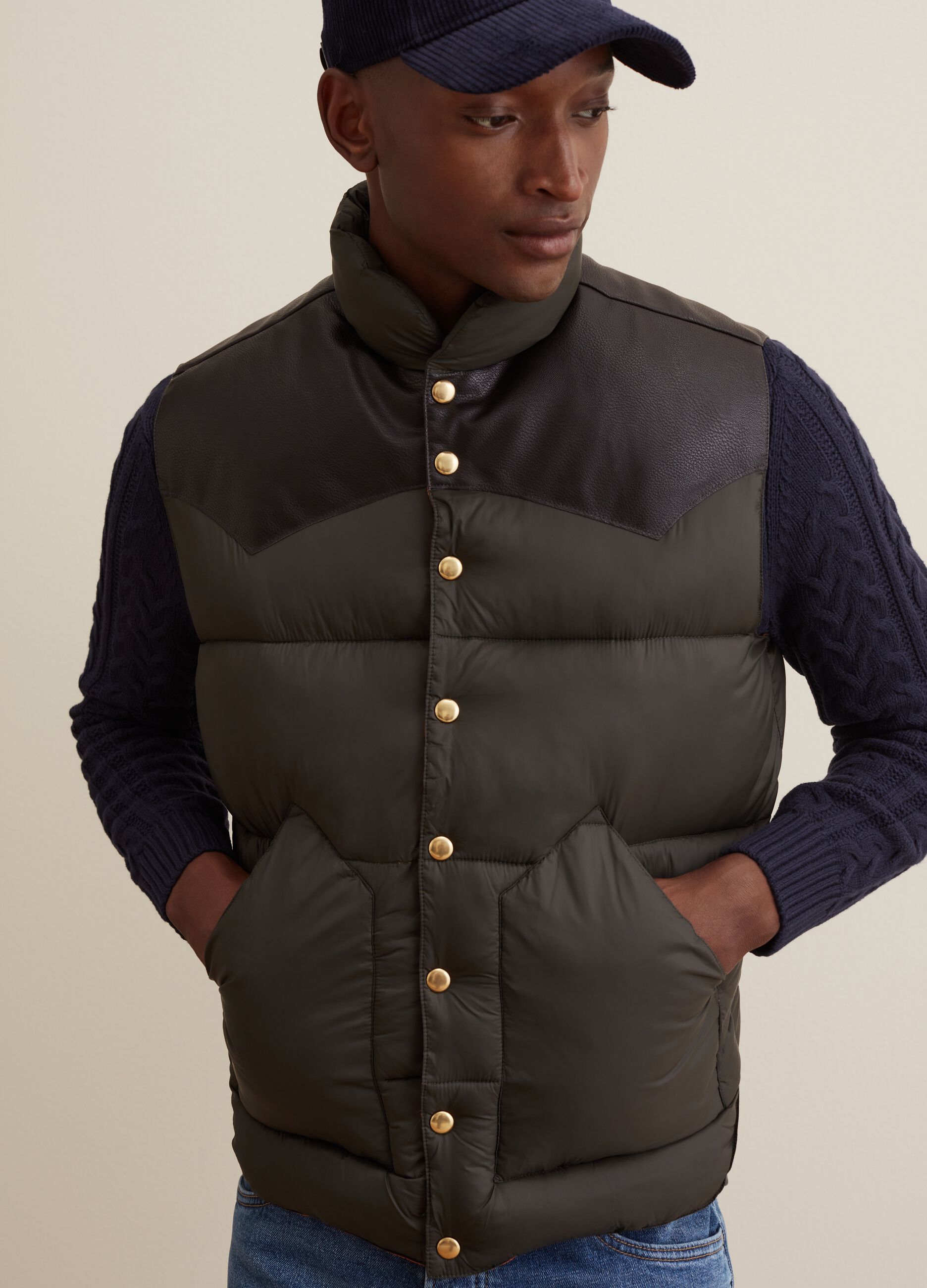 Quilted gilet with high collar_0