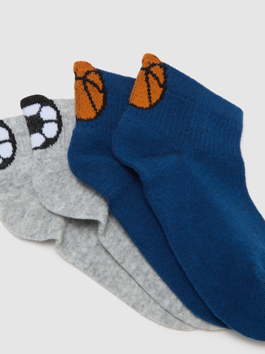 Dreierpack Kinder-Kurzsocken aus mehrfarbigem Baumwollmischgewebe mit Sportdekoren_1