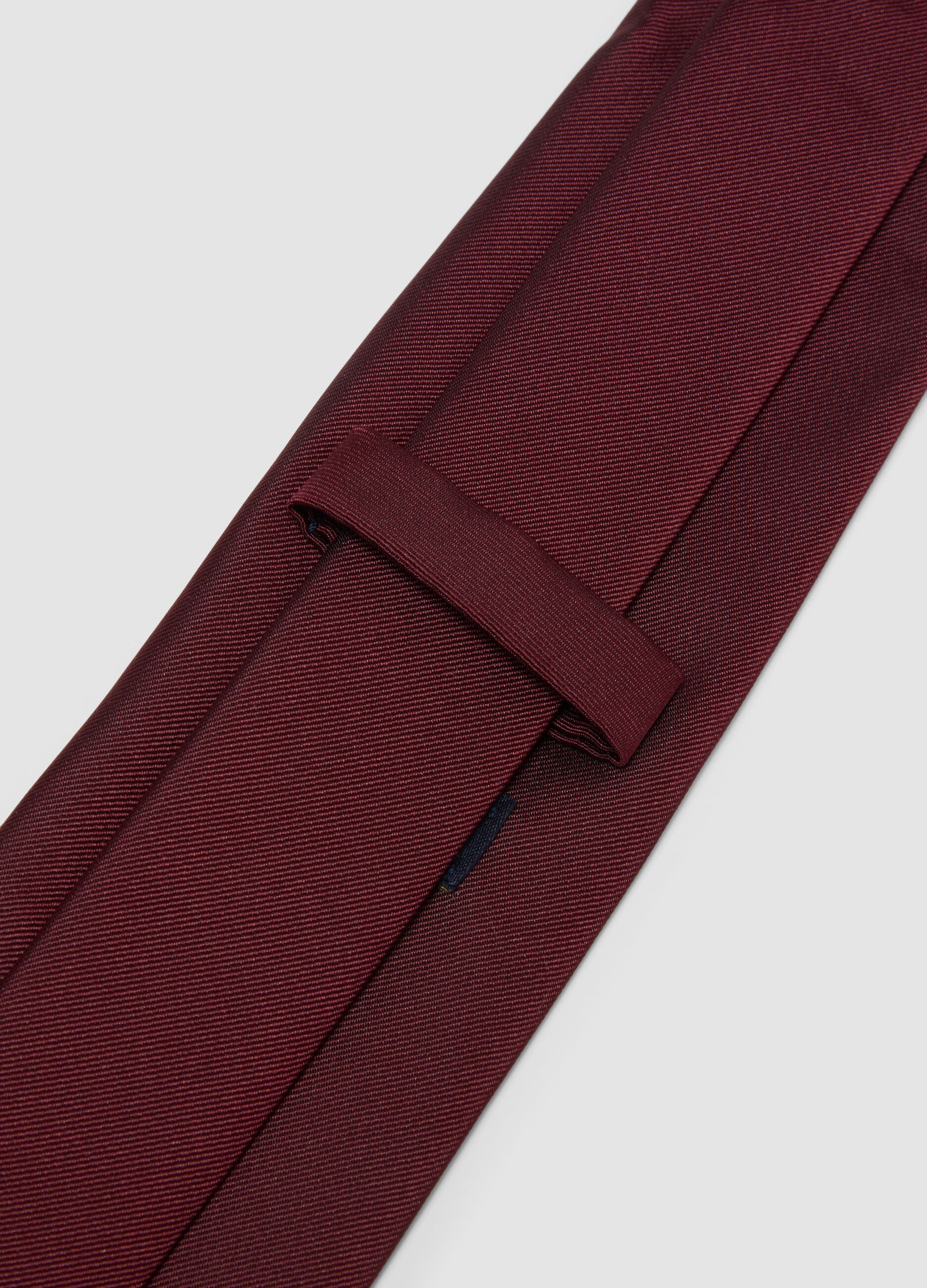 &Kappa;ό&kappa;&kappa;&iota;&nu;&eta; &gamma;&rho;&alpha;&beta;ά&tau;&alpha;, &pi;&lambda;ά&tau;&omicron;&sigmaf; 7,5 &epsilon;&kappa;.