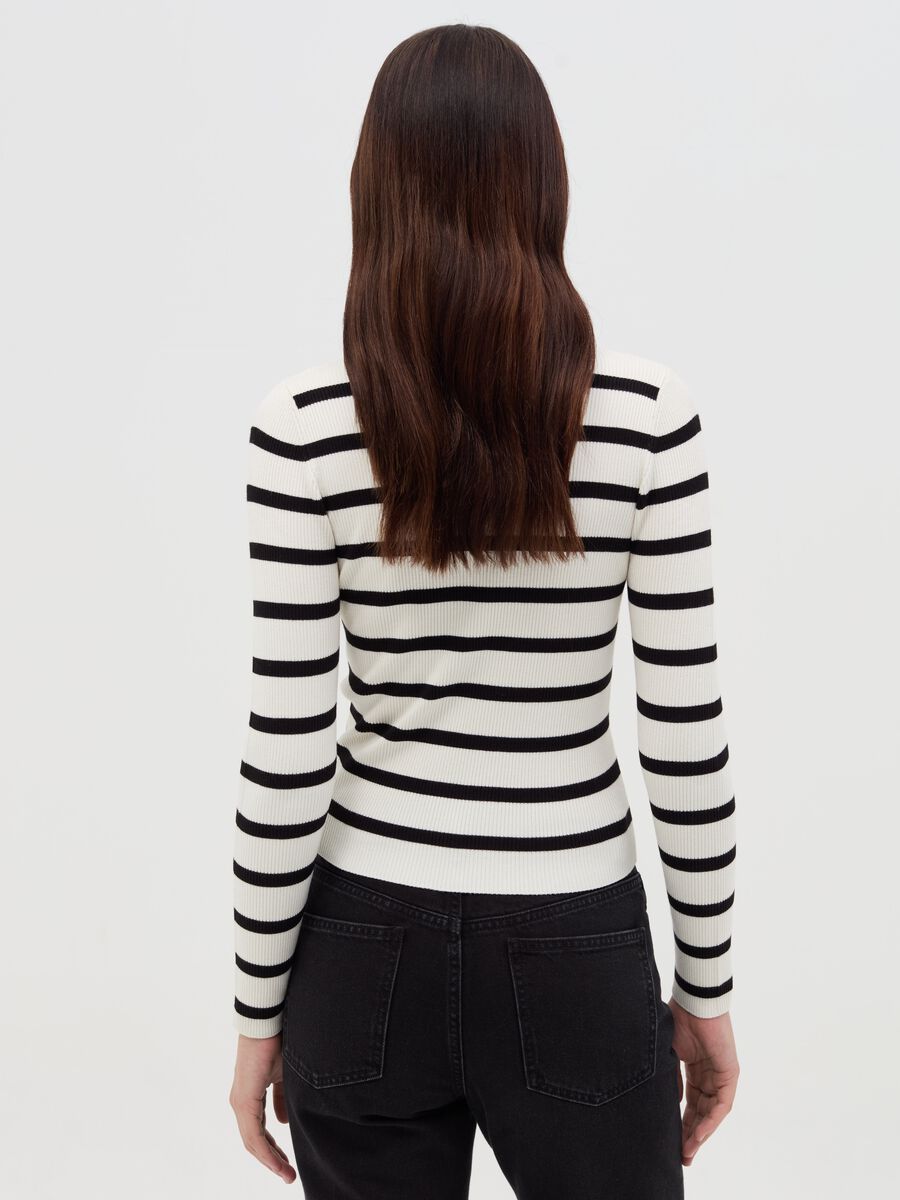 Ribbed top with striped pattern_3