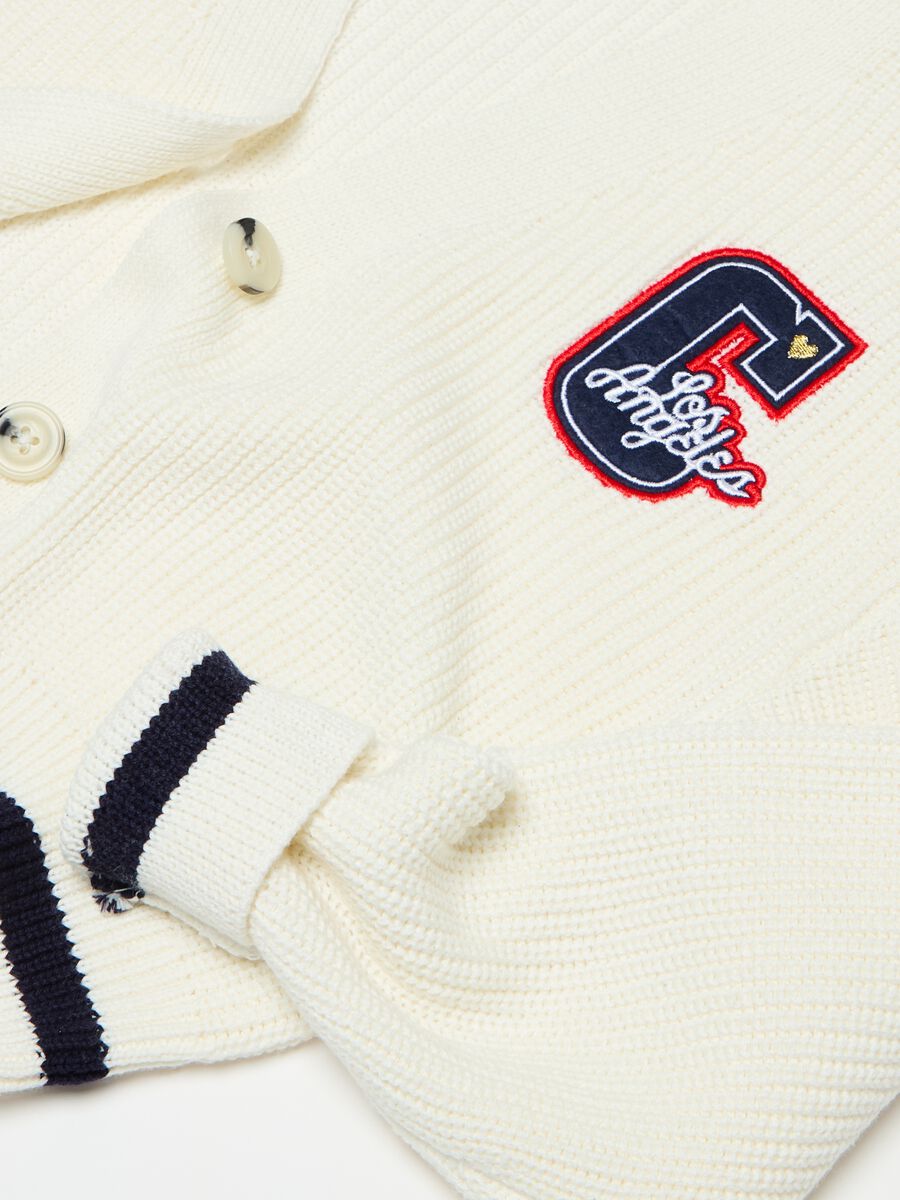 Crop cardigan with college crest embroidery_2
