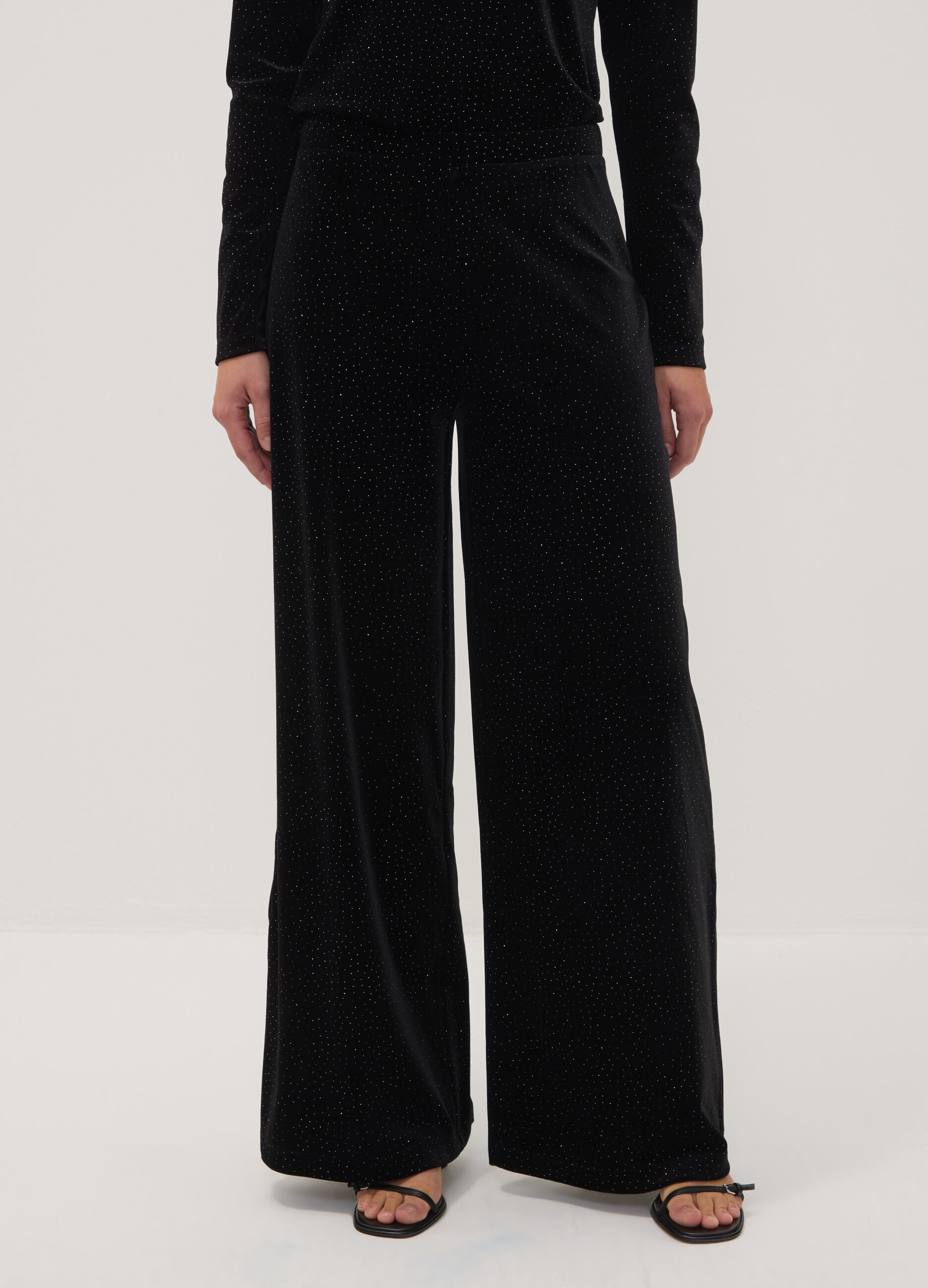 Black wide-leg trousers in stretch fabric