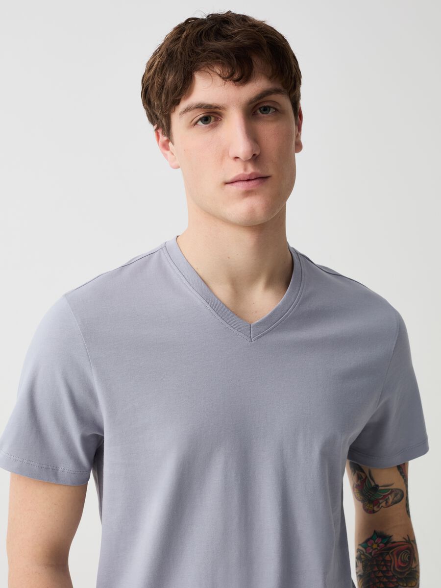 Camiseta de algodón orgánico con cuello de pico_2