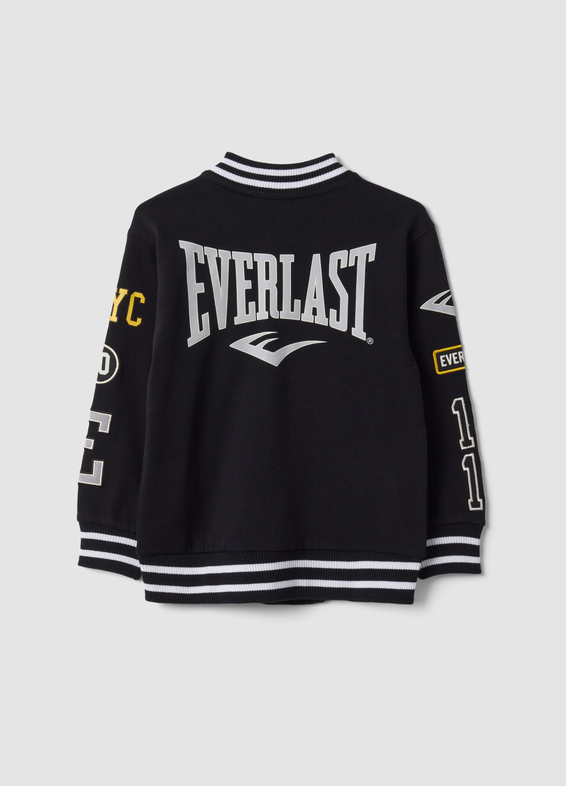Sweatshirt preta em algod&atilde;o puro estilo college com log&oacute;tipo, corte regular para menino