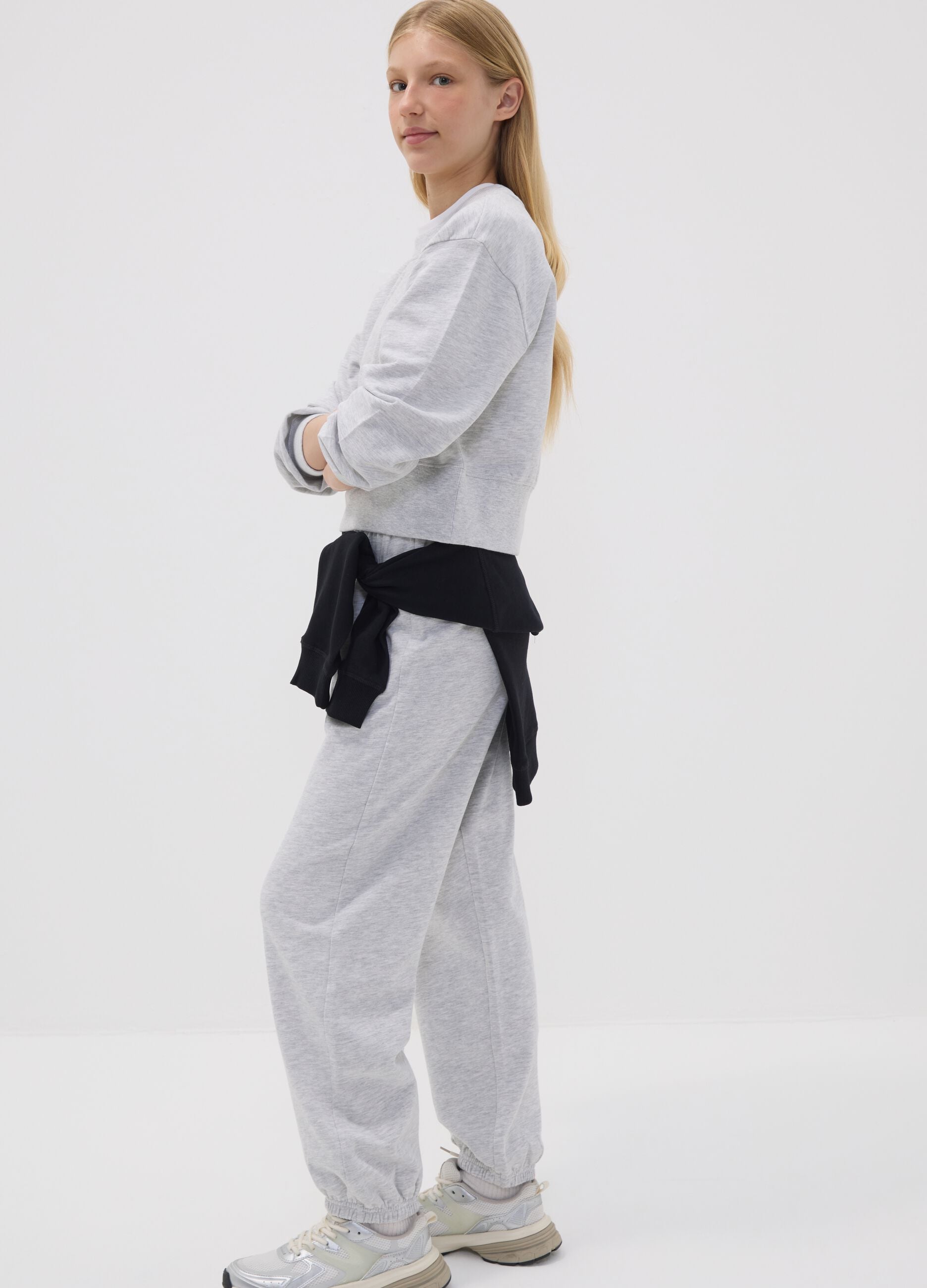 Grey jogger trousers in organic cotton and viscose blend for girls