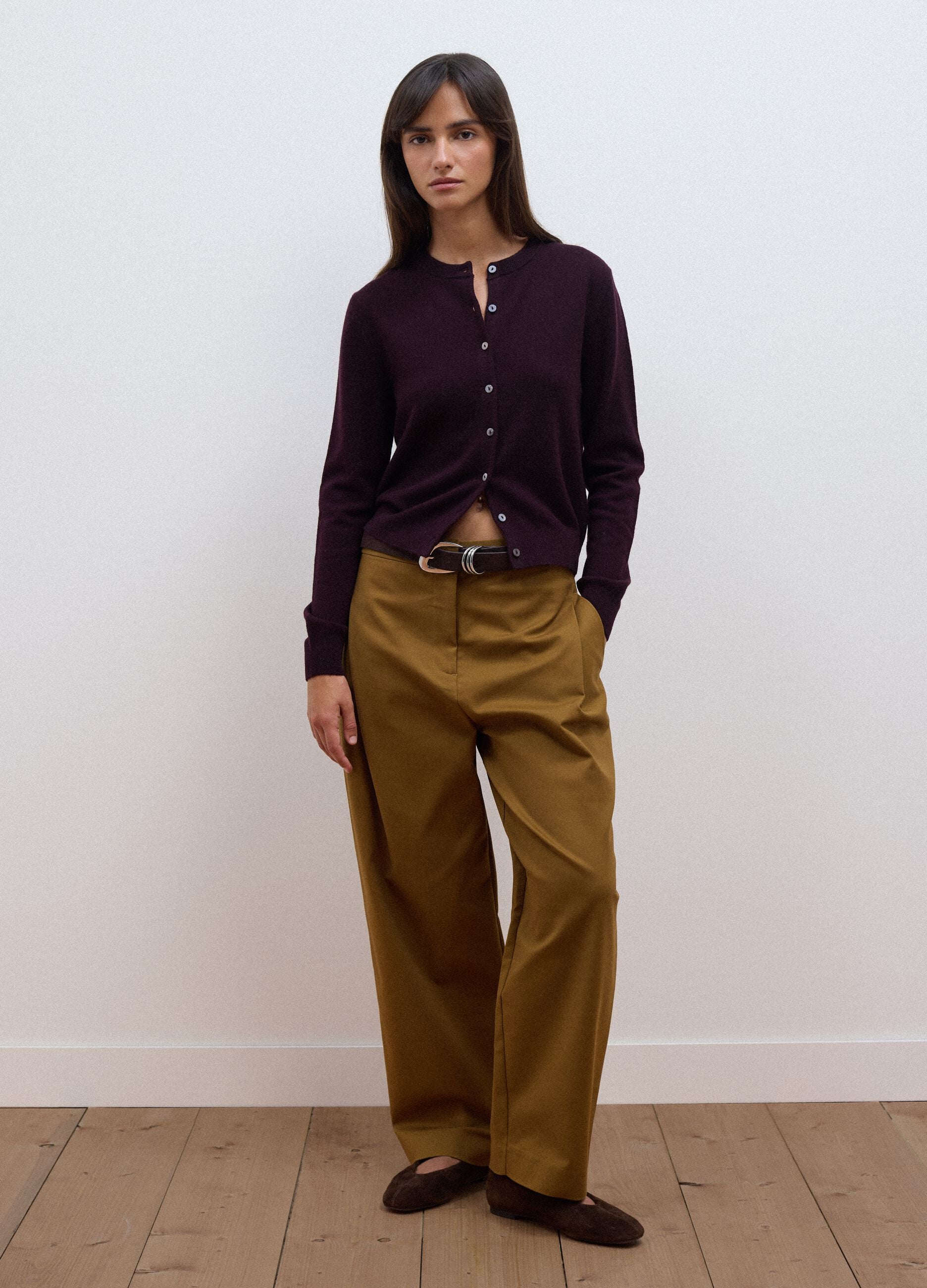 Cardigan viola in pura lana con girocollo e bottoni regular fit