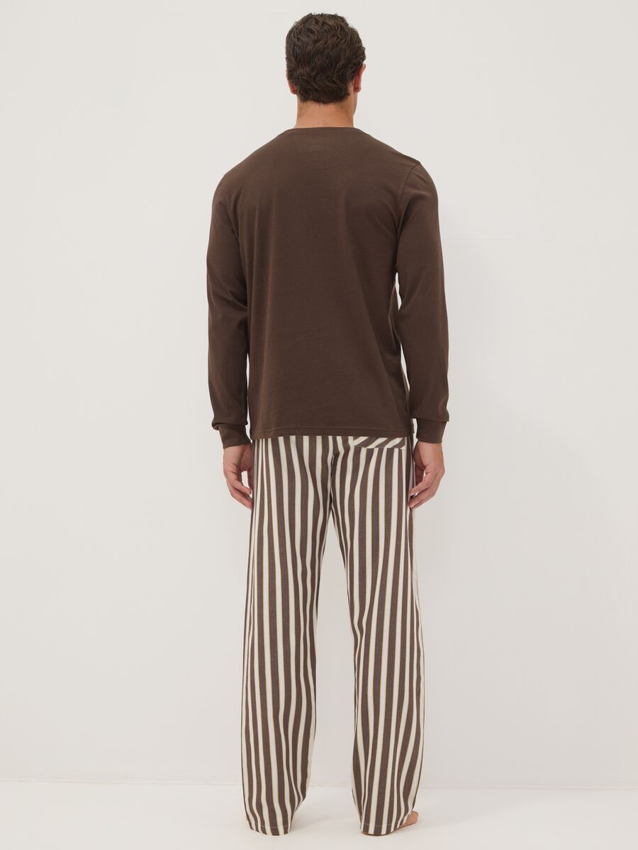 Brauner Pyjama aus reiner Bio-Baumwolle mit Streifen, Regular Fit_2