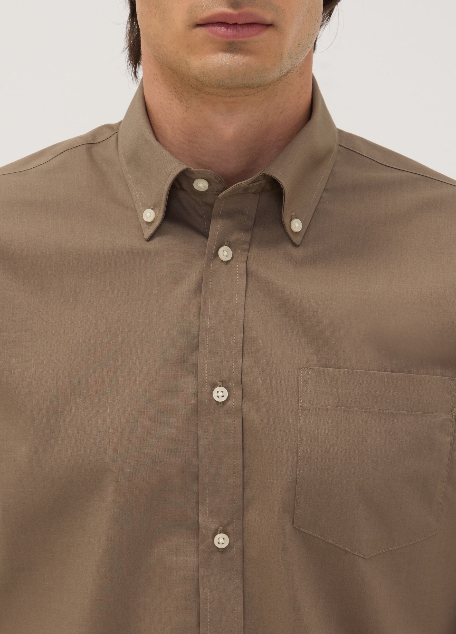 Camicia marrone regular fit con collo button-down easy iron