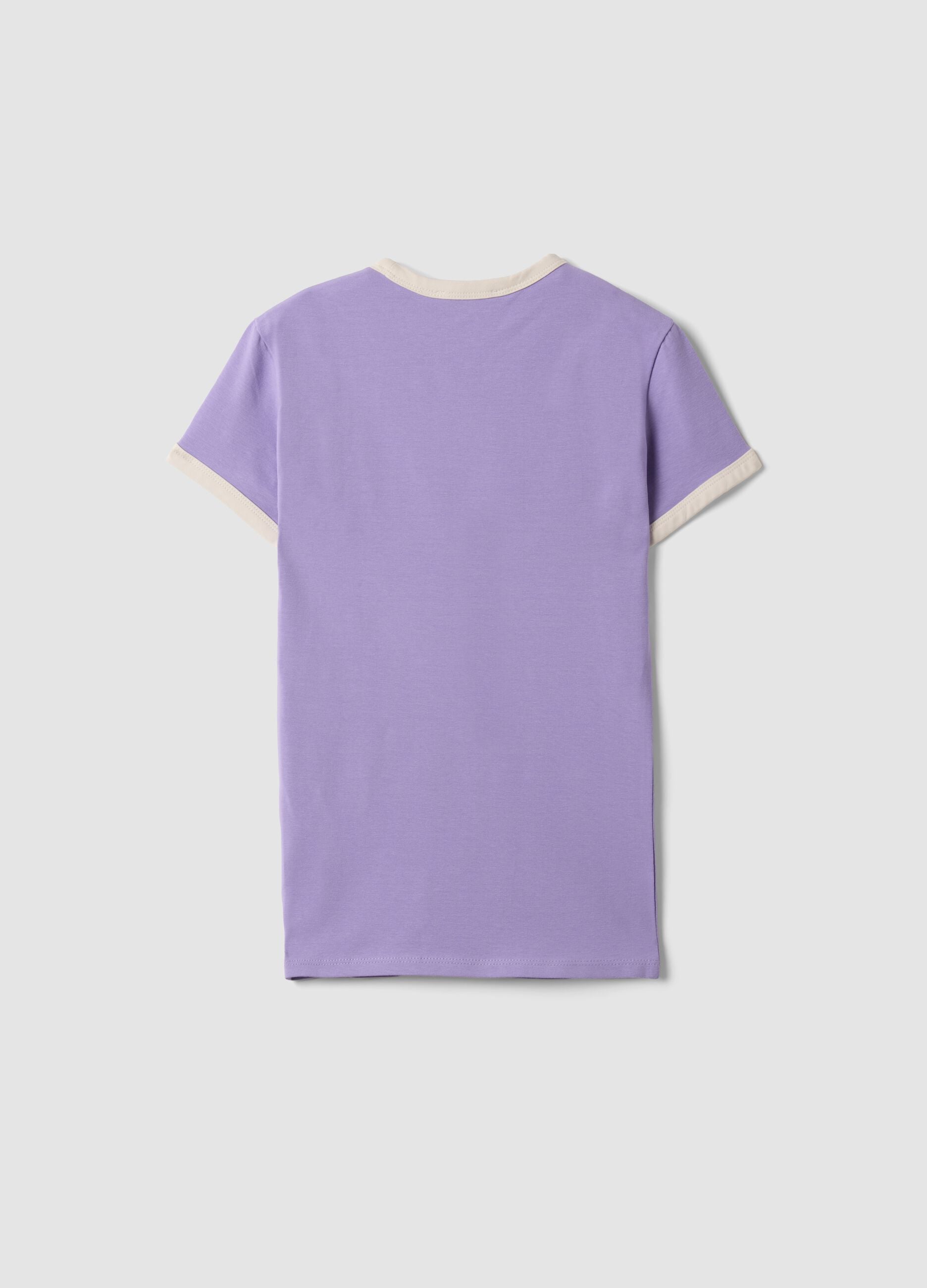 T-shirt roxa em algod&atilde;o el&aacute;stico fitted com acabamentos em contraste