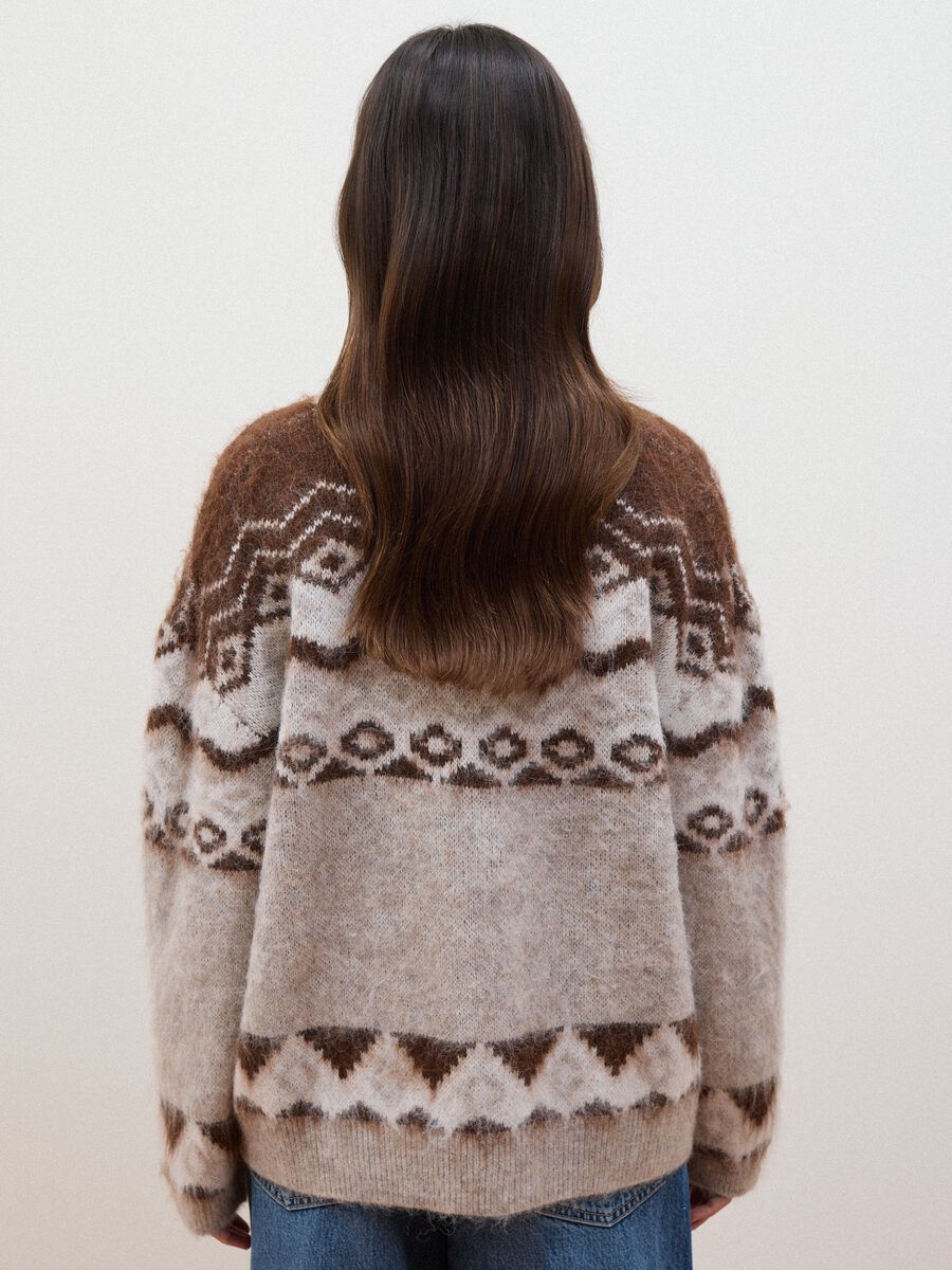 Beiger Cardigan aus Woll- und Alpakamix mit tiefem V-Ausschnitt, Oversize-Fit_3