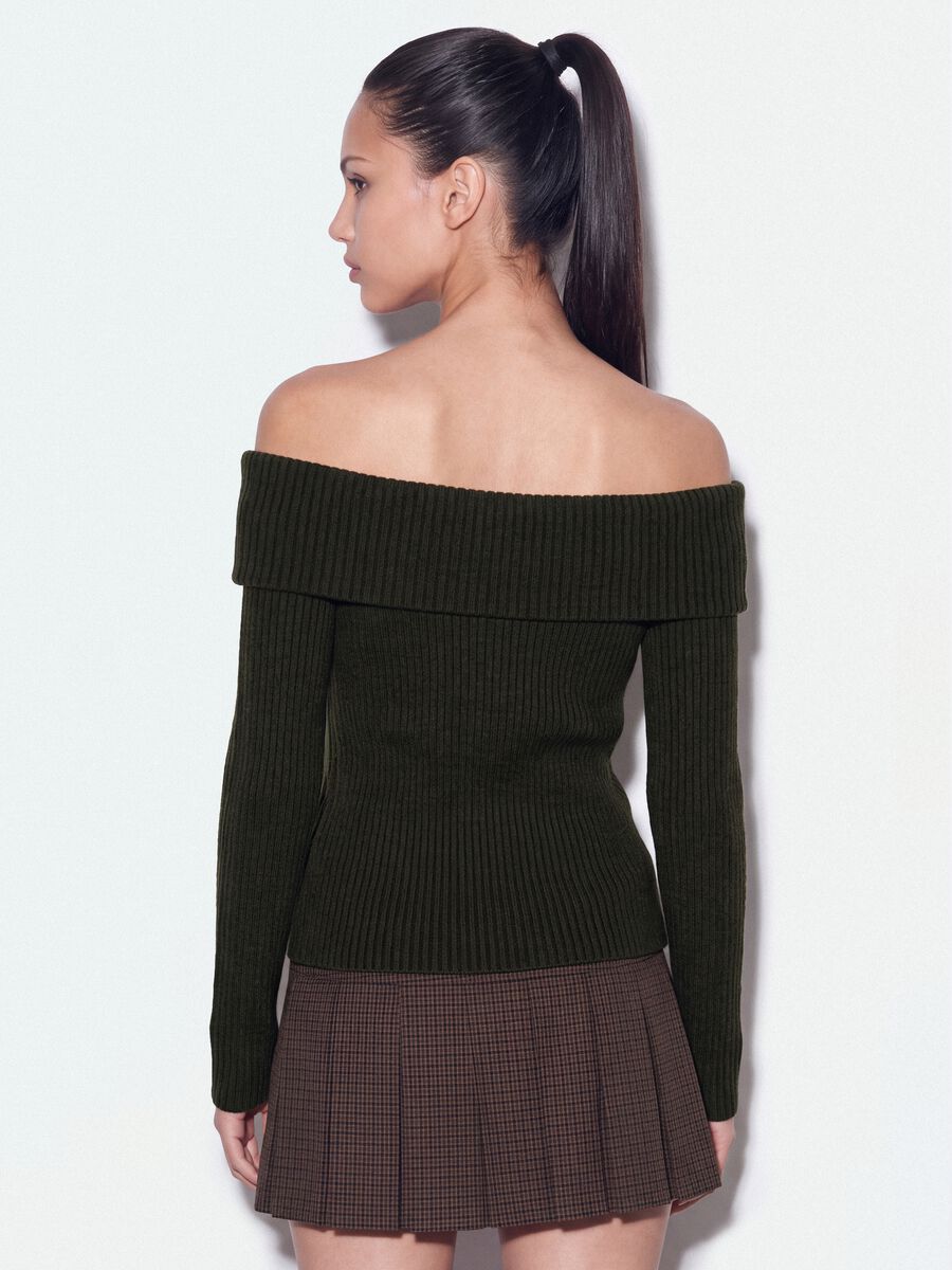 Maglia verde in lana elasticizzata con scollo a barchetta fitted_3