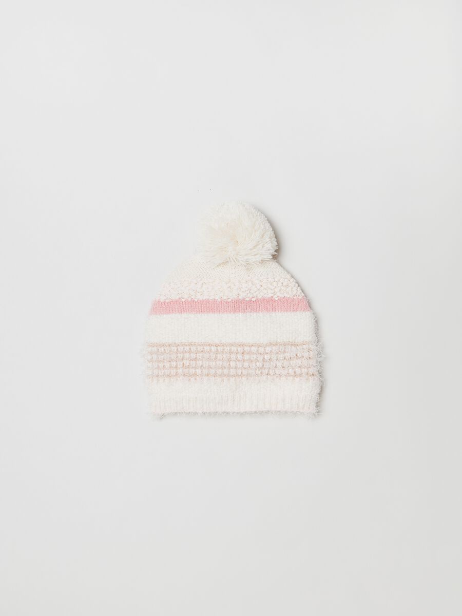 Furry yarn hat with pompom_0