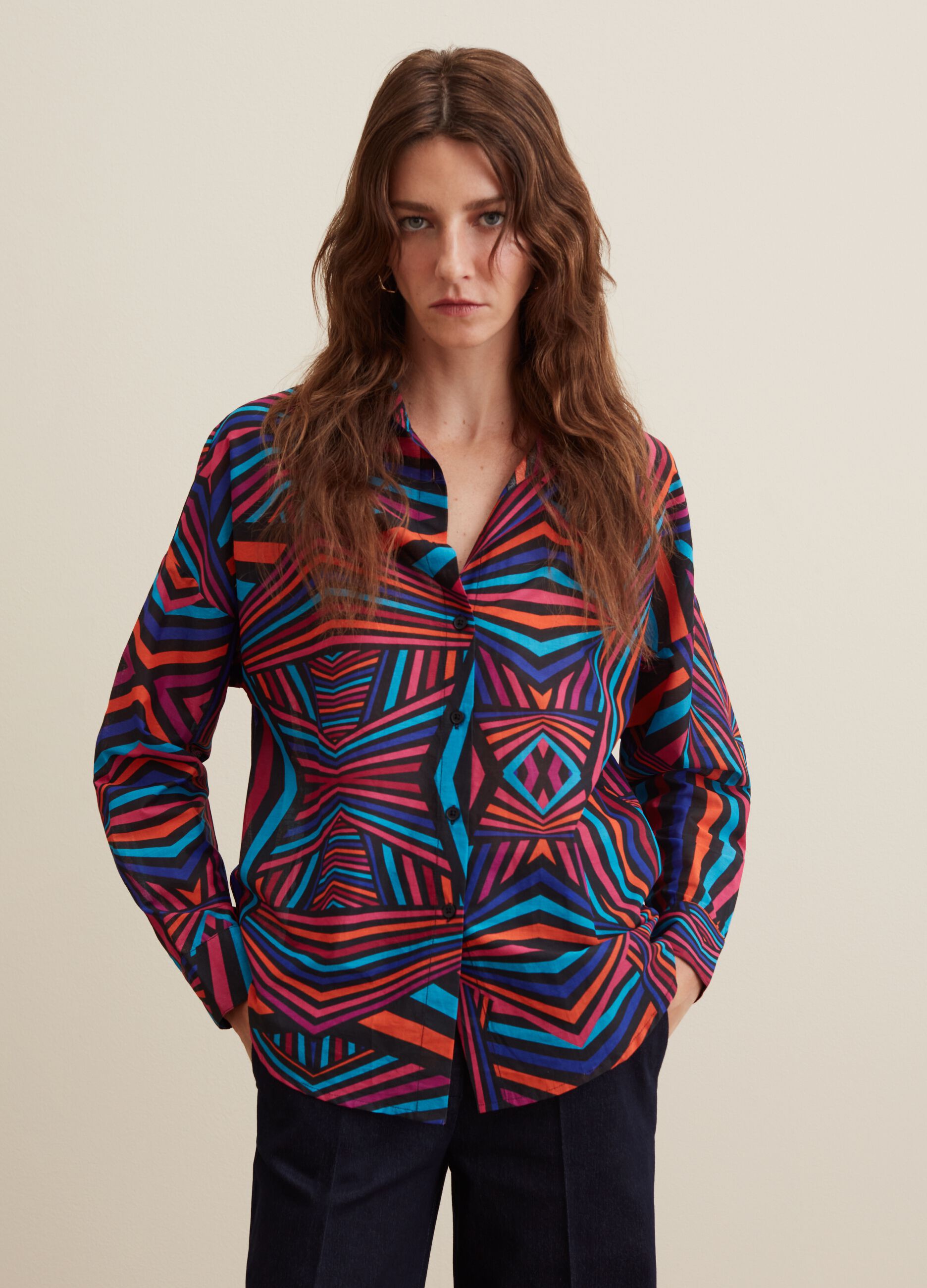 Shirt with multicoloured optical pattern_1