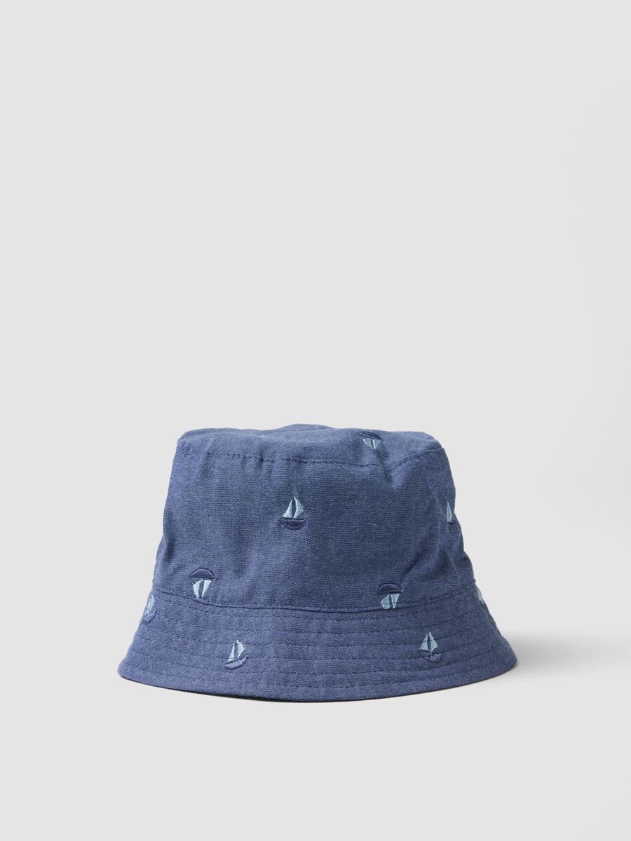 Cappello a secchiello in puro cotone blu da bimbo con barchette_0