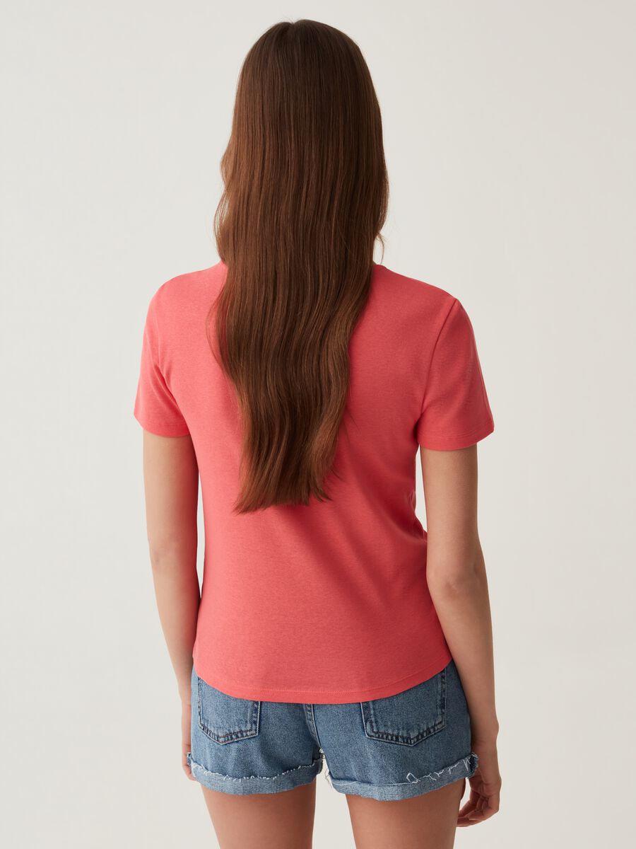 T-shirt with V-neck and ring_2