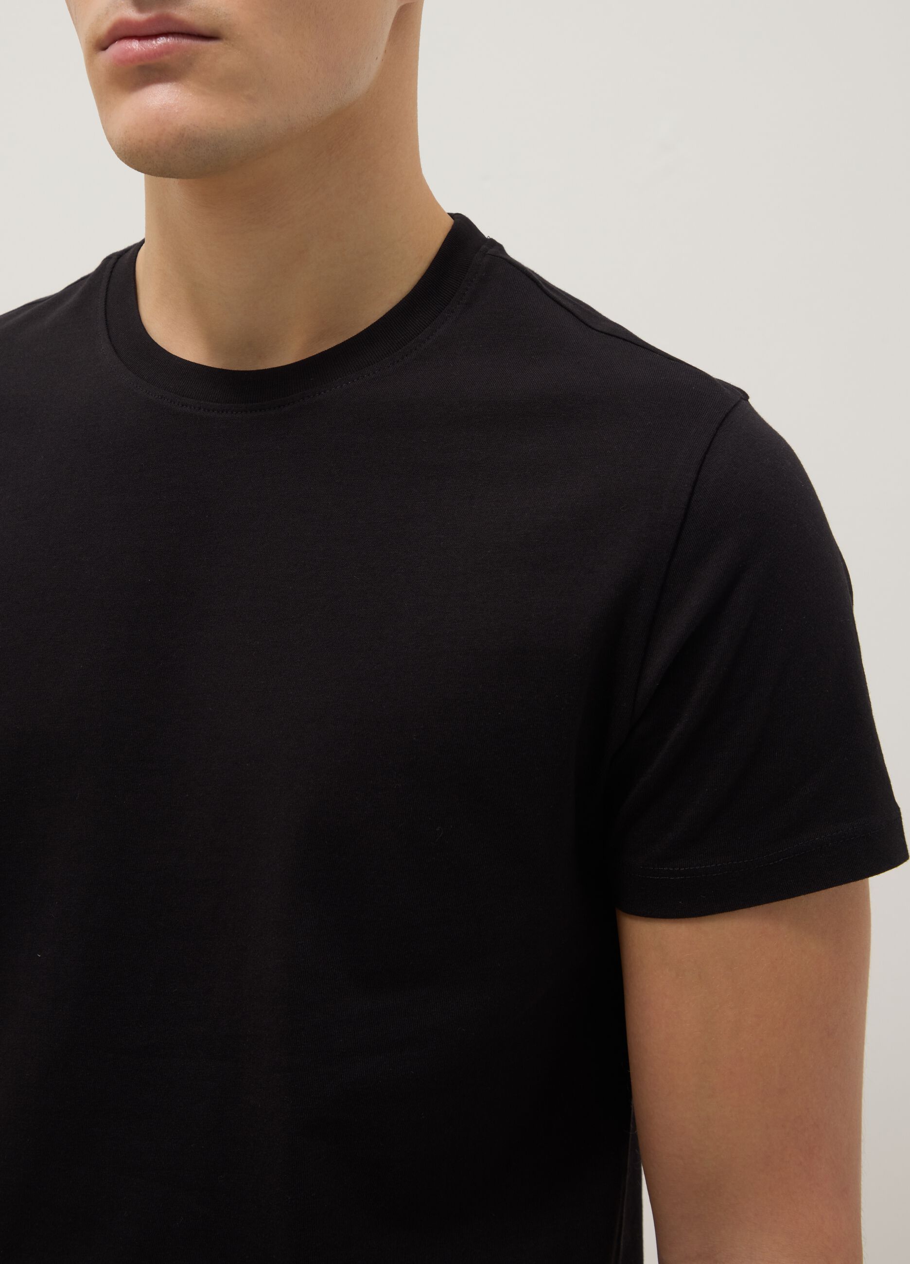 Black short-sleeve T-shirt in pure cotton