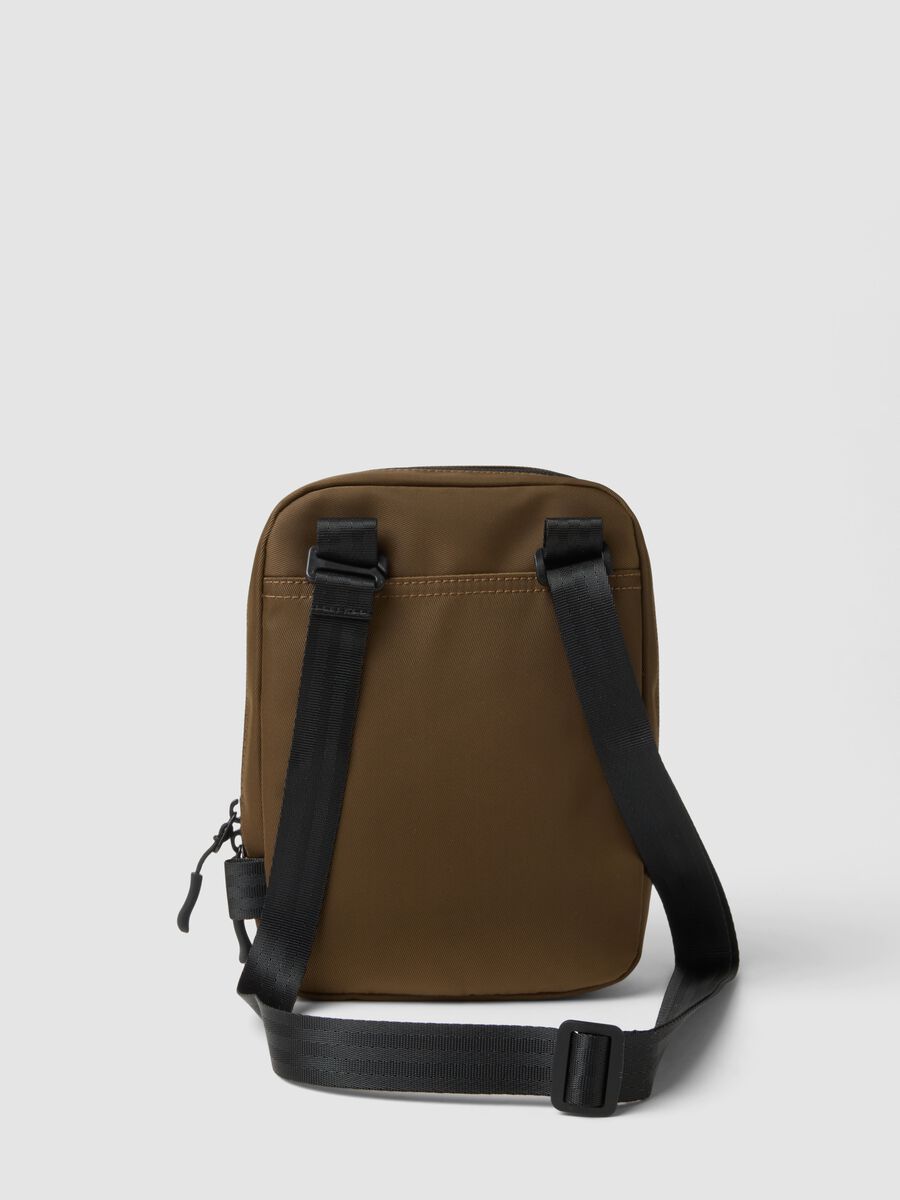 Brown water-repellent crossbody pouch with zip_2