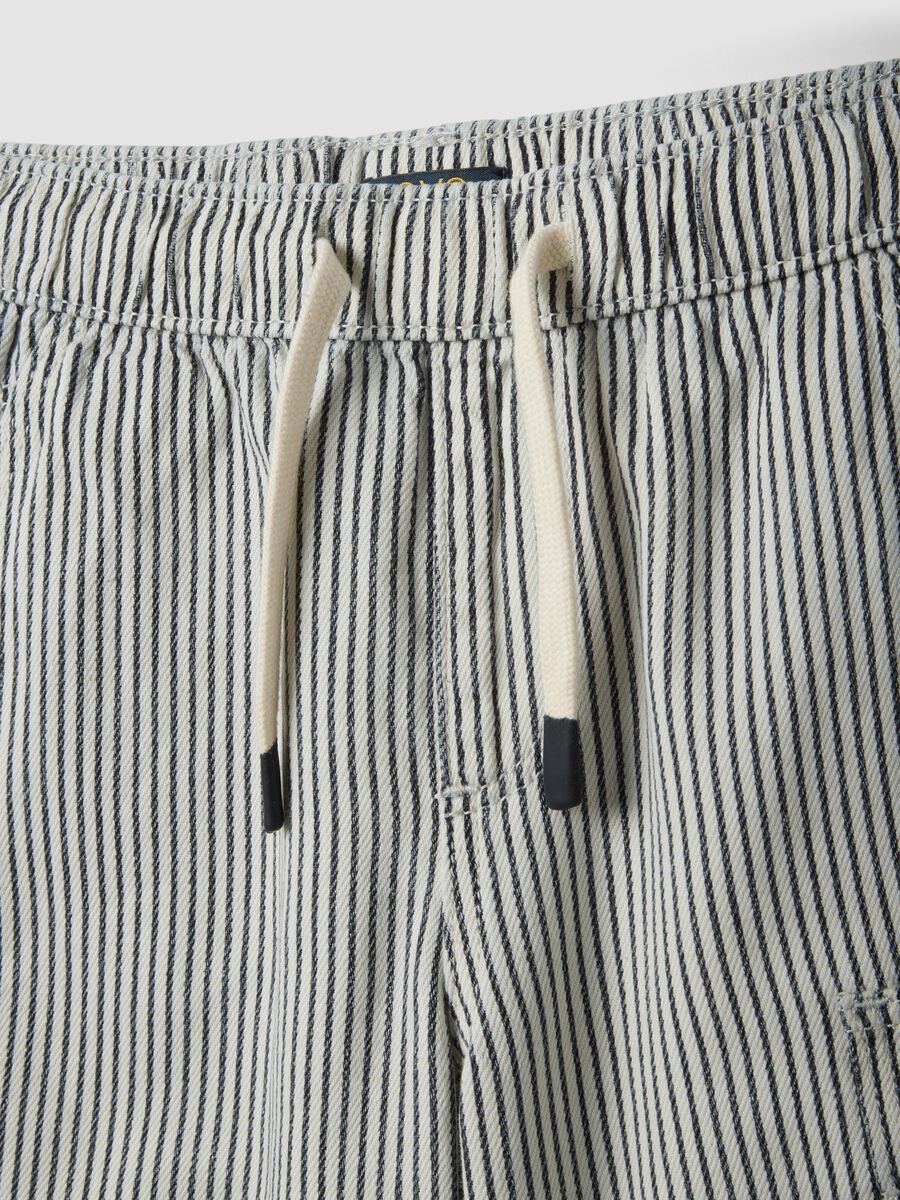 Cargo-Shorts aus reiner Baumwolle mit mehrfarbigen Streifen f&uuml;r Jungen, Regular Fit_3