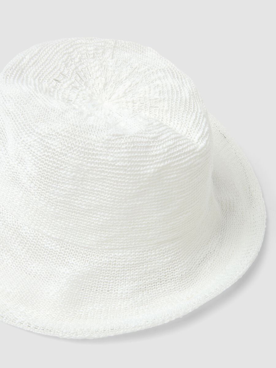 White knitted bucket hat_1