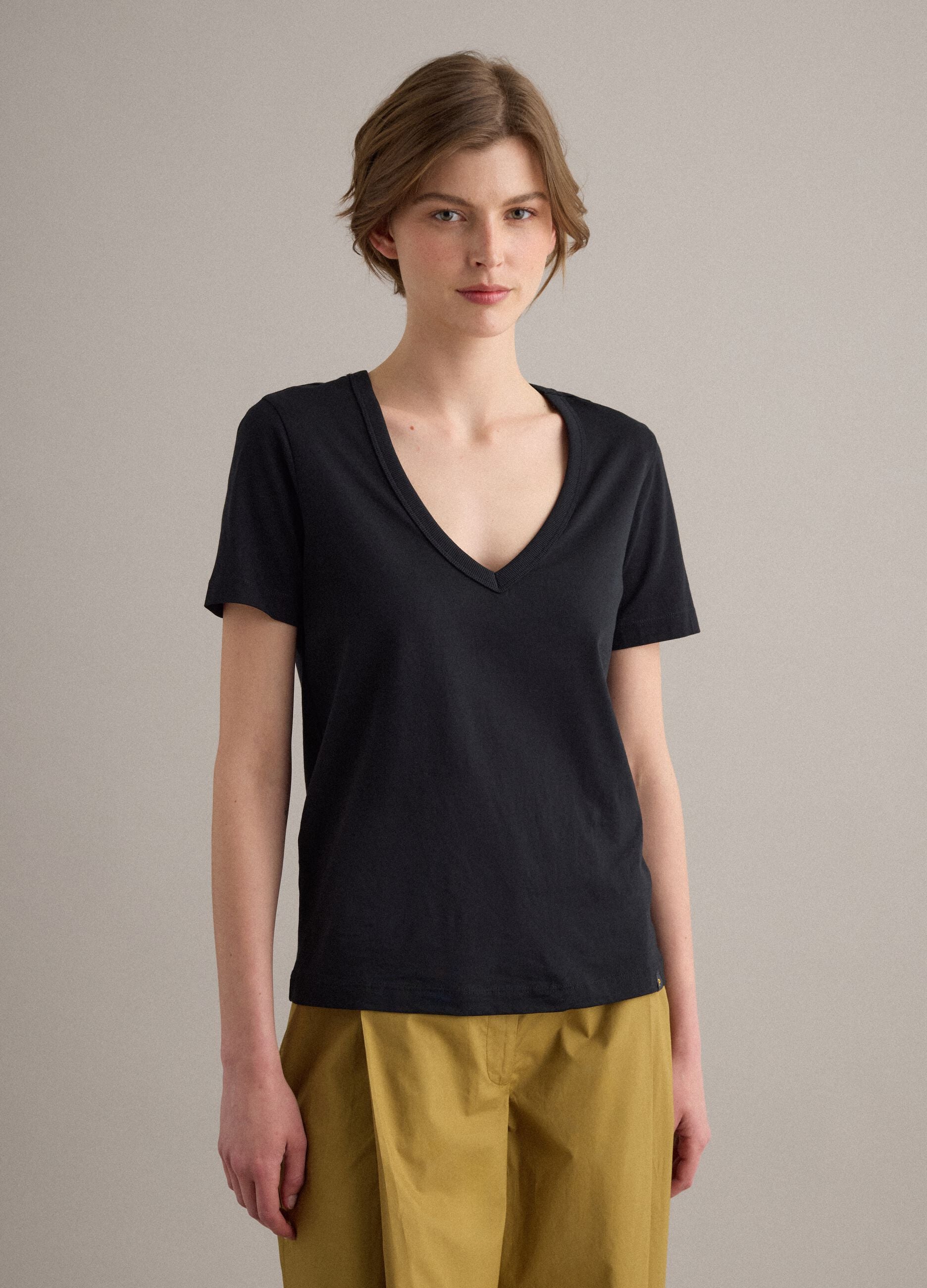 Black pure cotton V-neck regular fit T-shirt