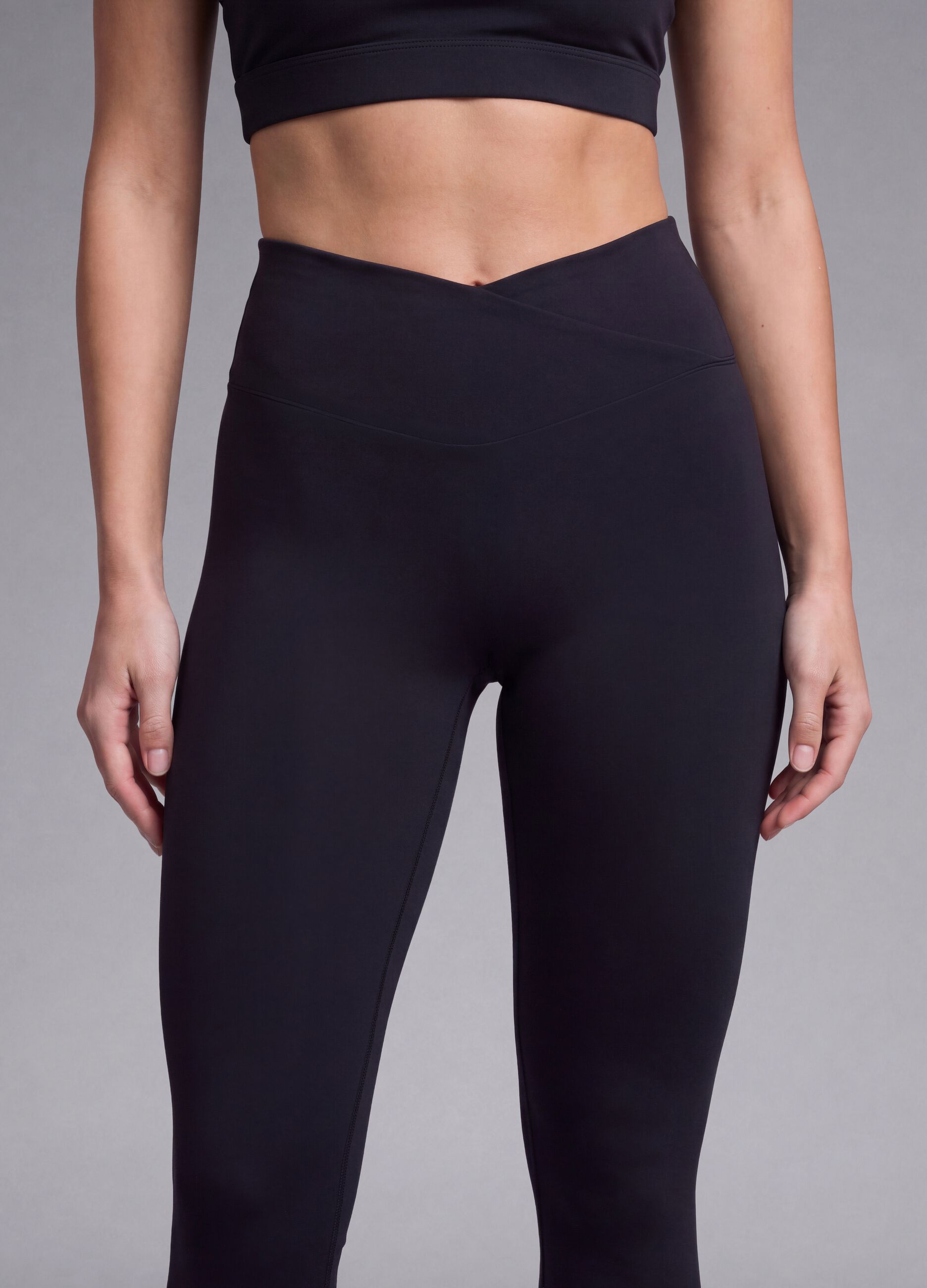 Schwarze Slim-Fit-Leggings aus Stretchmaterial mit regul&auml;rer Taille ALTAVIA STUDIO
