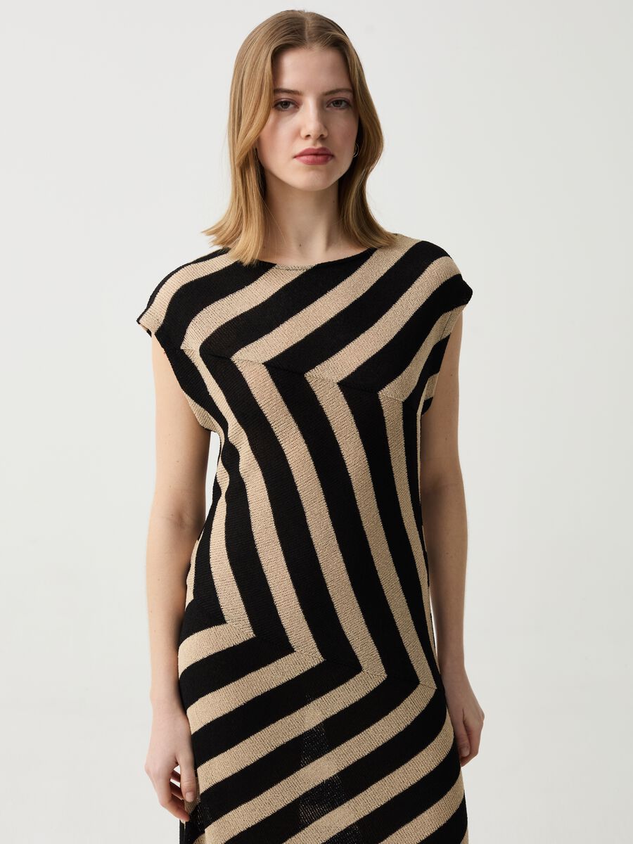 Long sleeveless dress with stripes_2