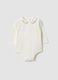 Body bianco in puro cotone organico con ricami floreali per neonata_0