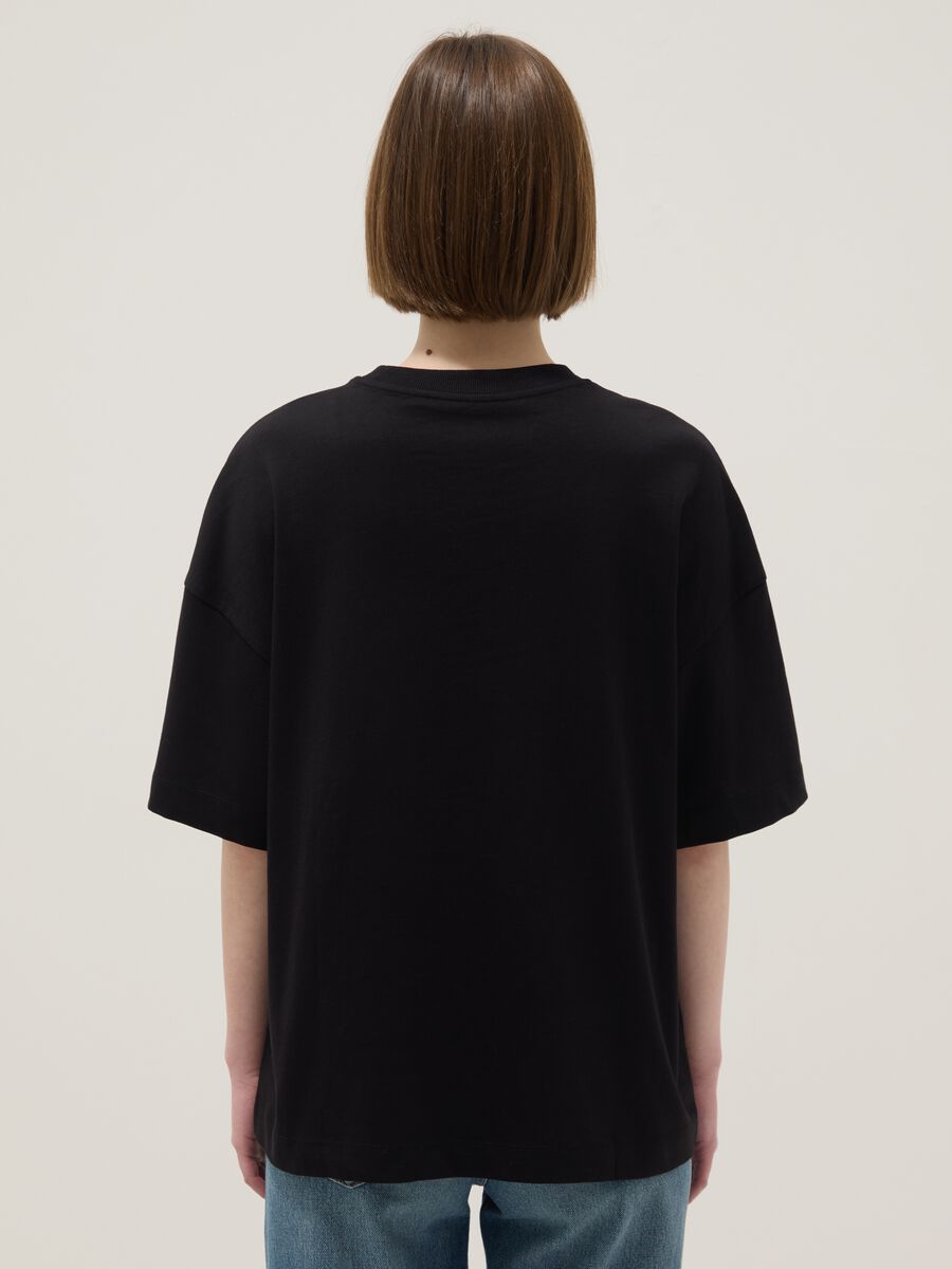 Schwarzes Oversize-T-Shirt mit kurzen &Auml;rmeln aus reiner Baumwolle_3
