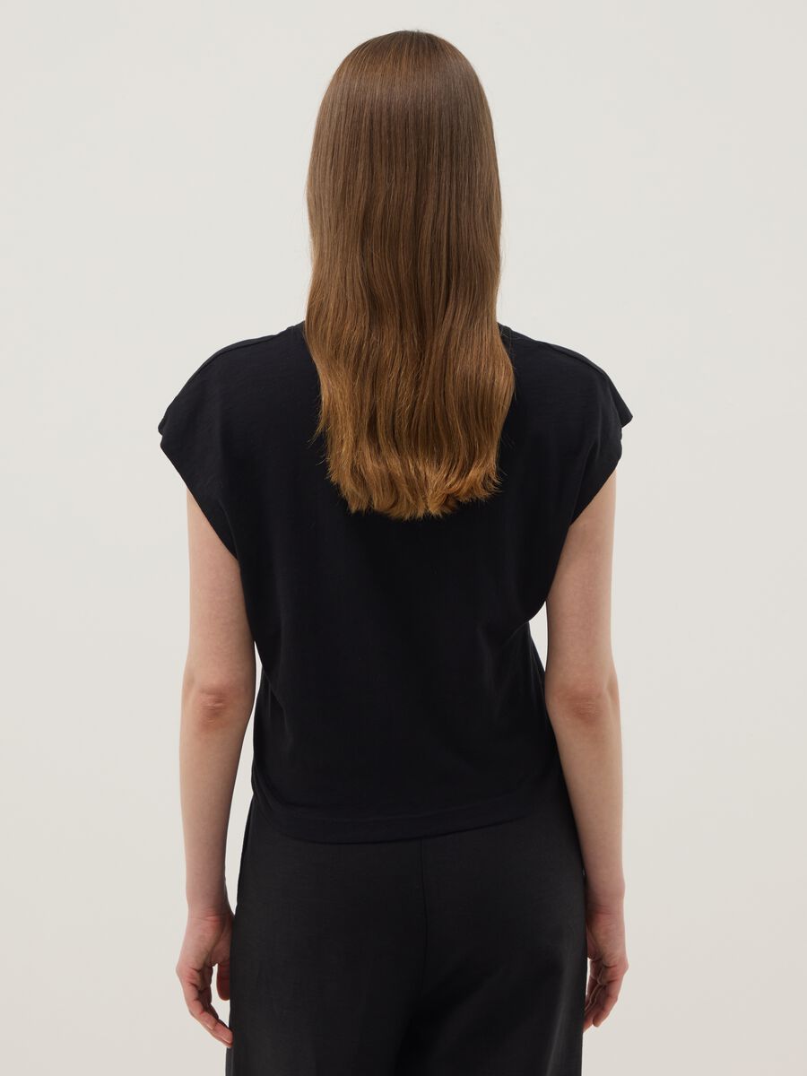 Camiseta azul de algod&oacute;n puro con cuello en V_3